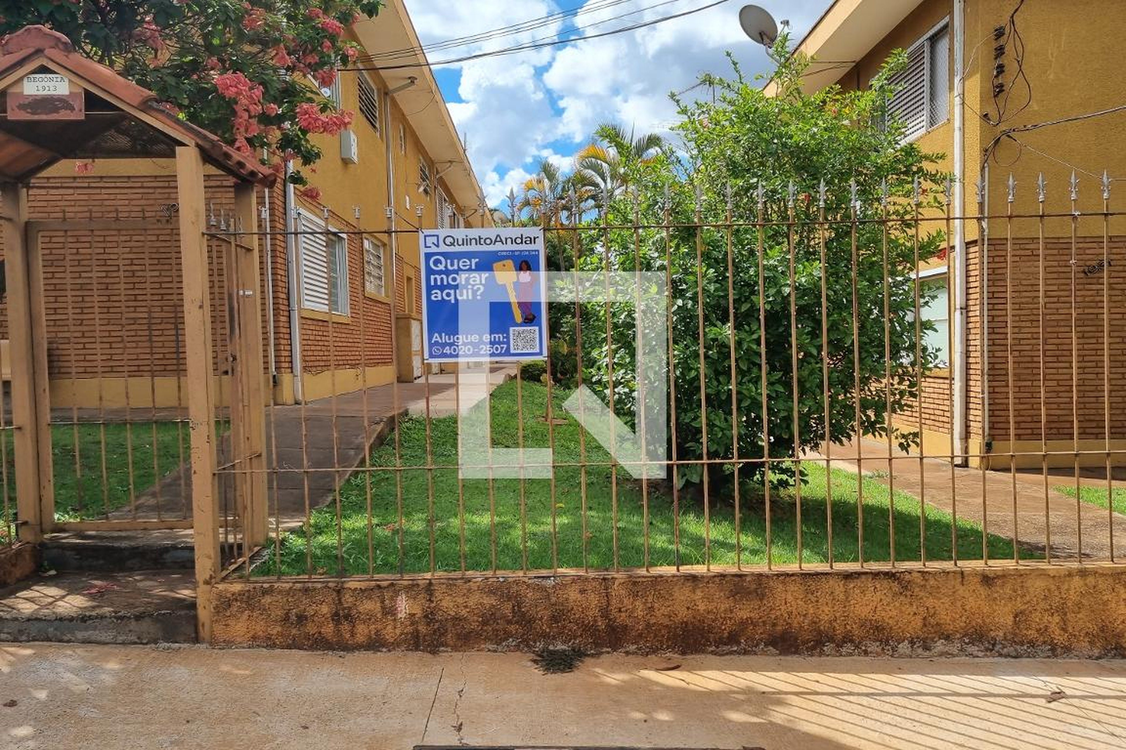 Fachada Condomínio em Avenida Meira Júnior, 1975