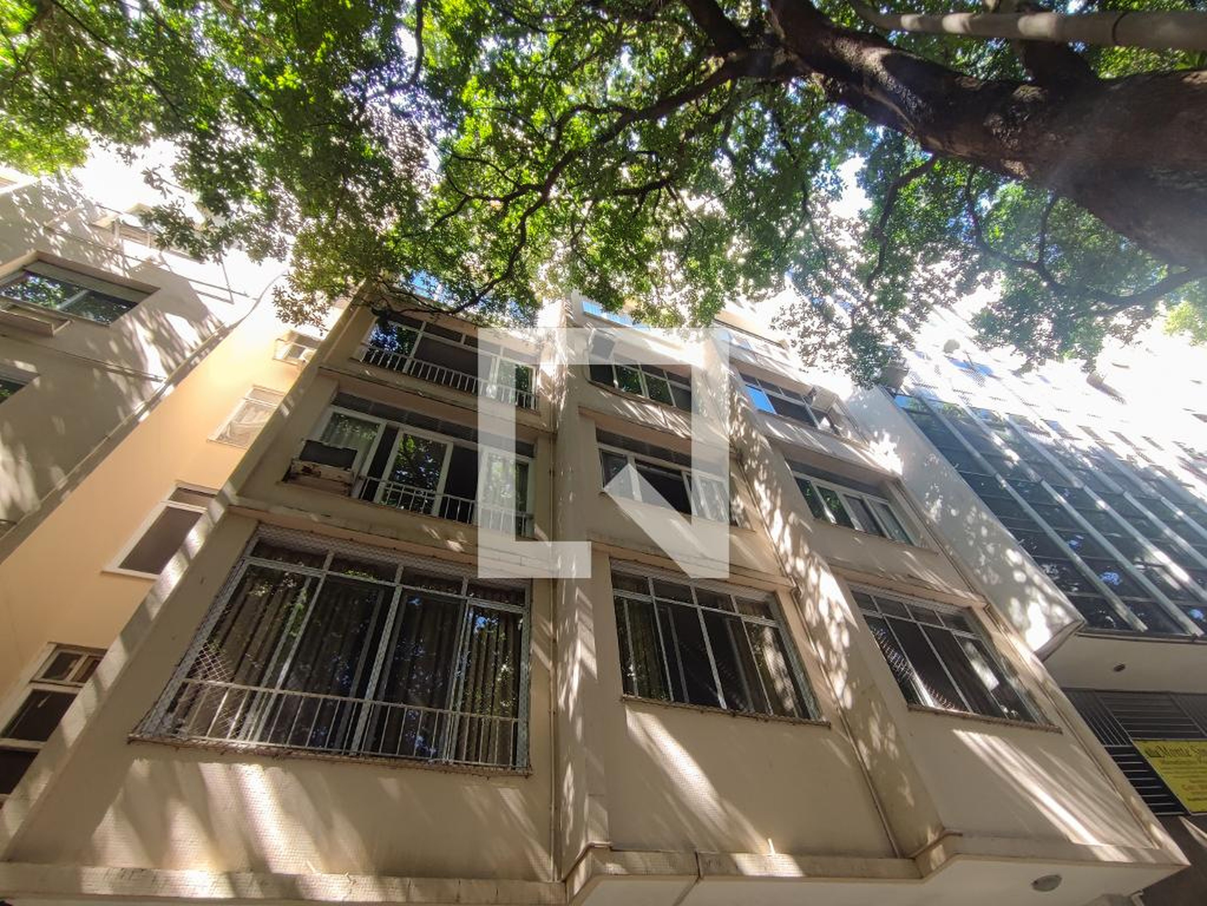 Fachada Condomínio em Rua Leopoldo Miguez, 29