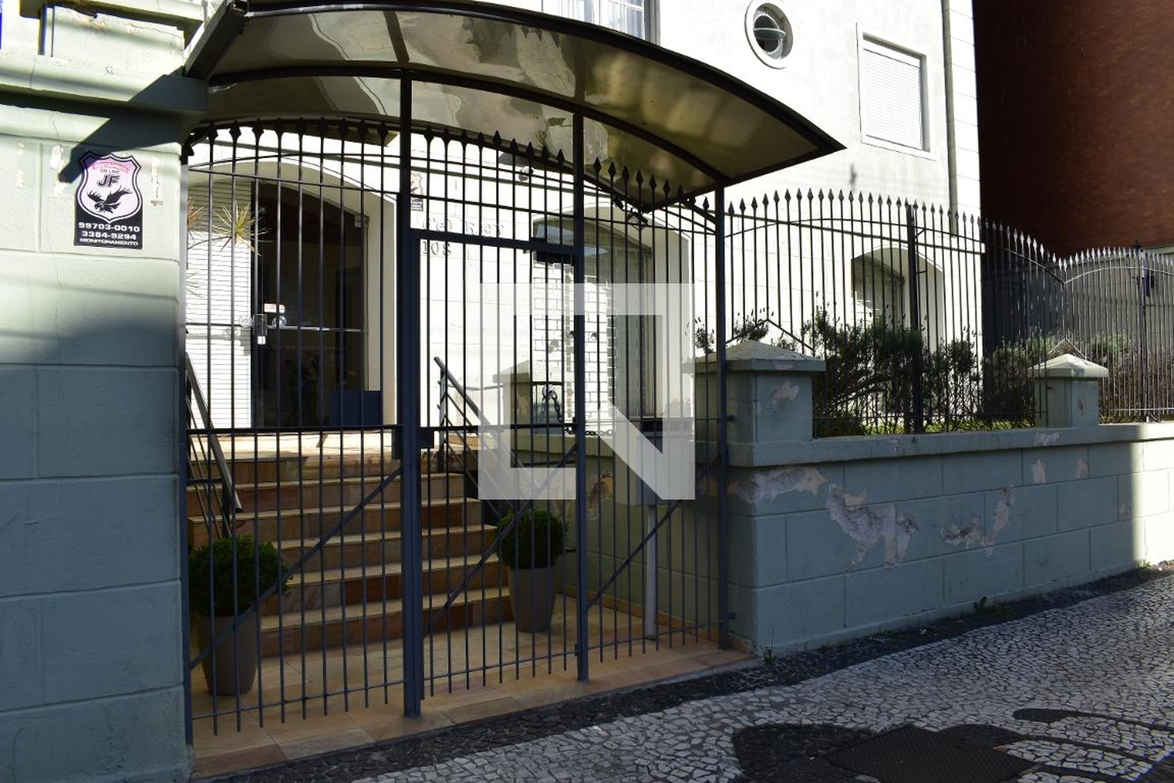 Fachada do prédio Condomínio em Rua Conselheiro Araújo, 108