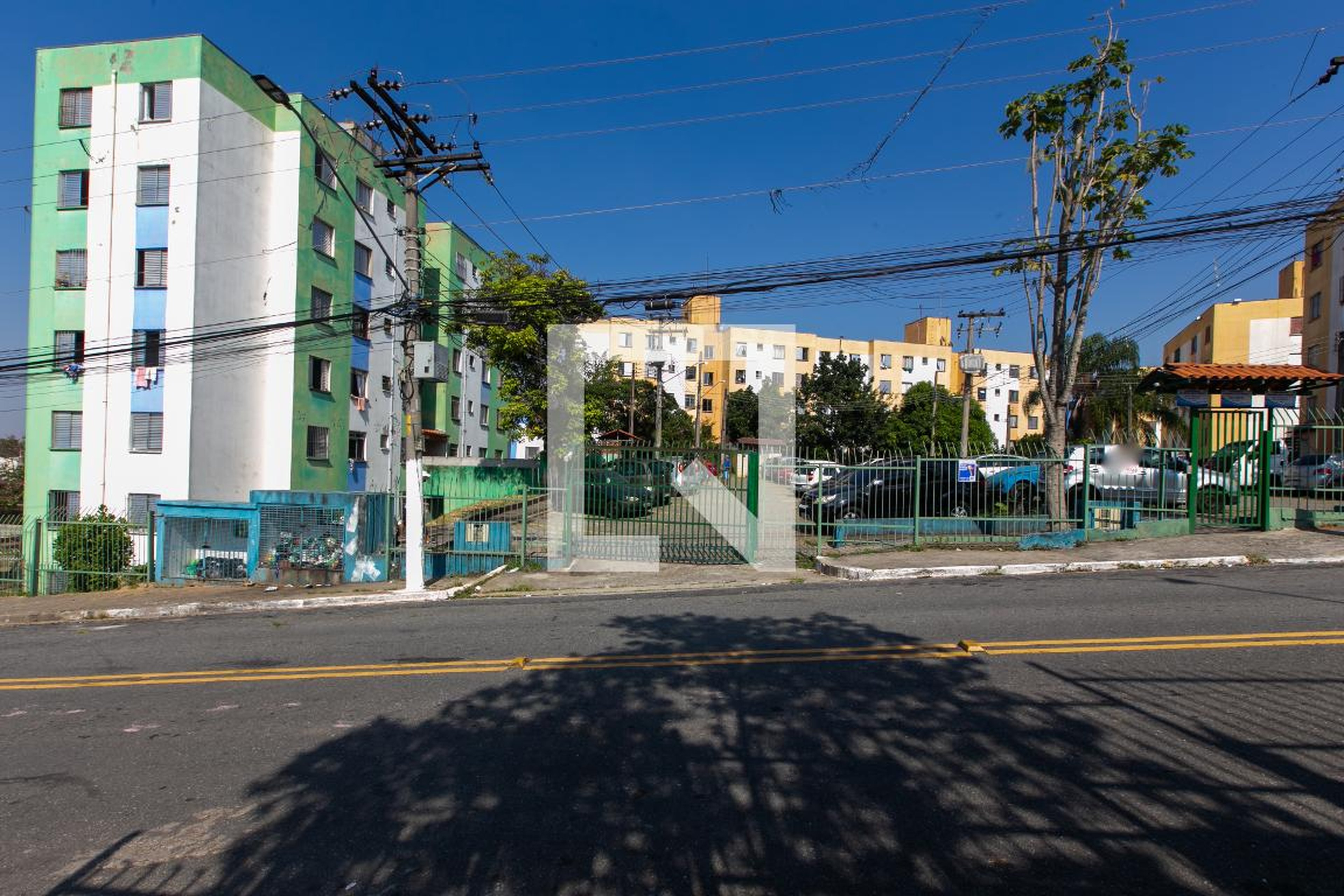 Fachada do Condomínio Condomínio em Rua Arraial de Santa Bárbara, 1025