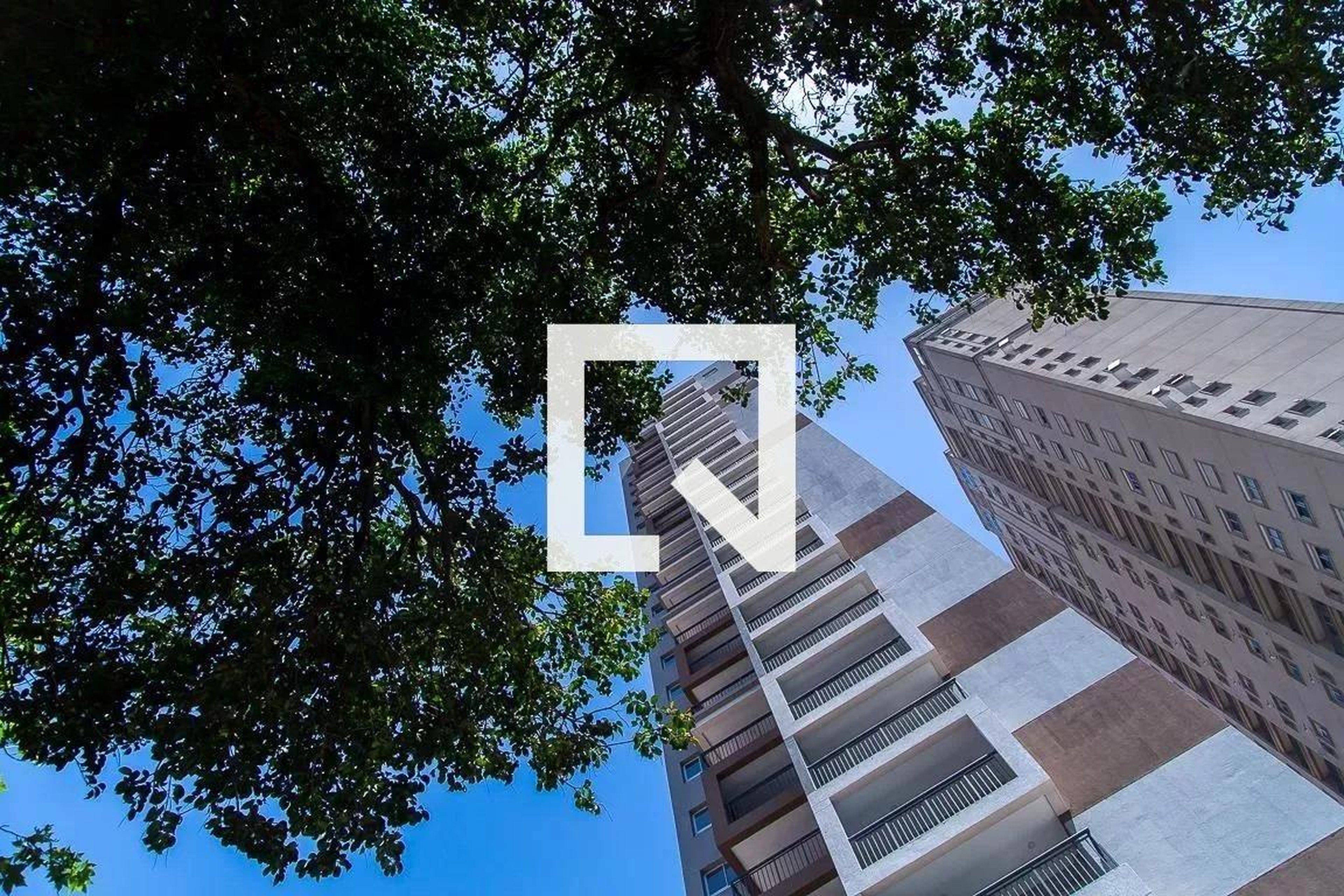 Fachada do Prédio Condomínio em Rua Sena Madureira, 249