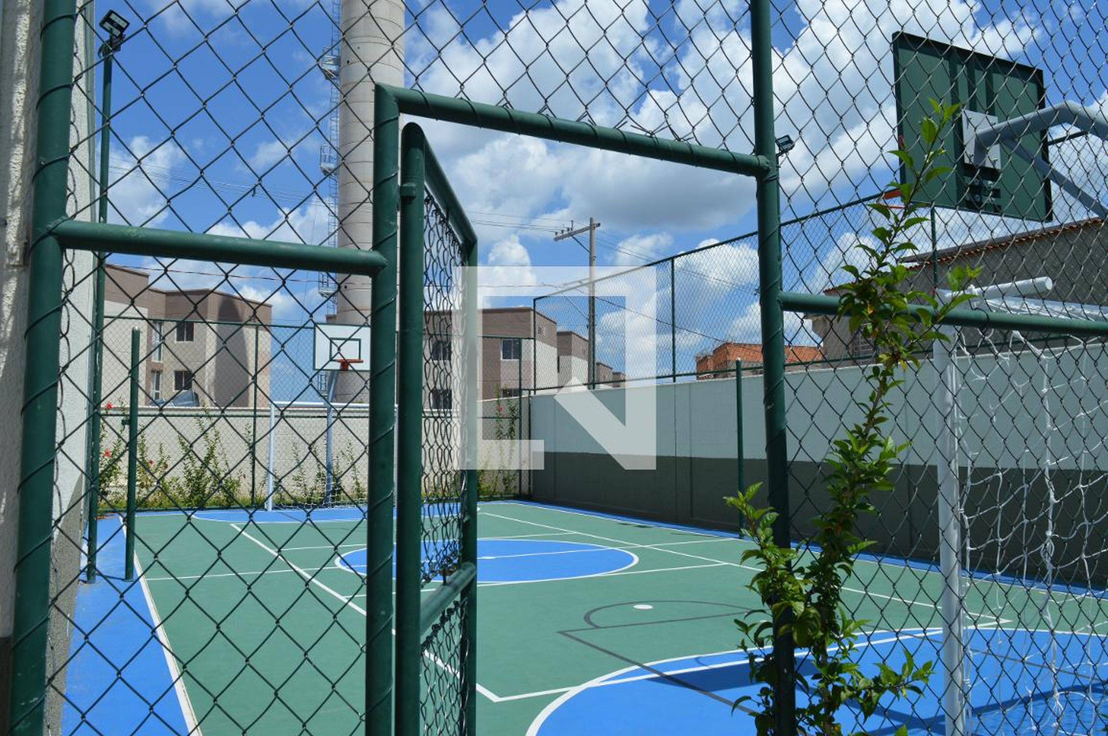 Quadra Condomínio em Rua Dimas Perrin, 100