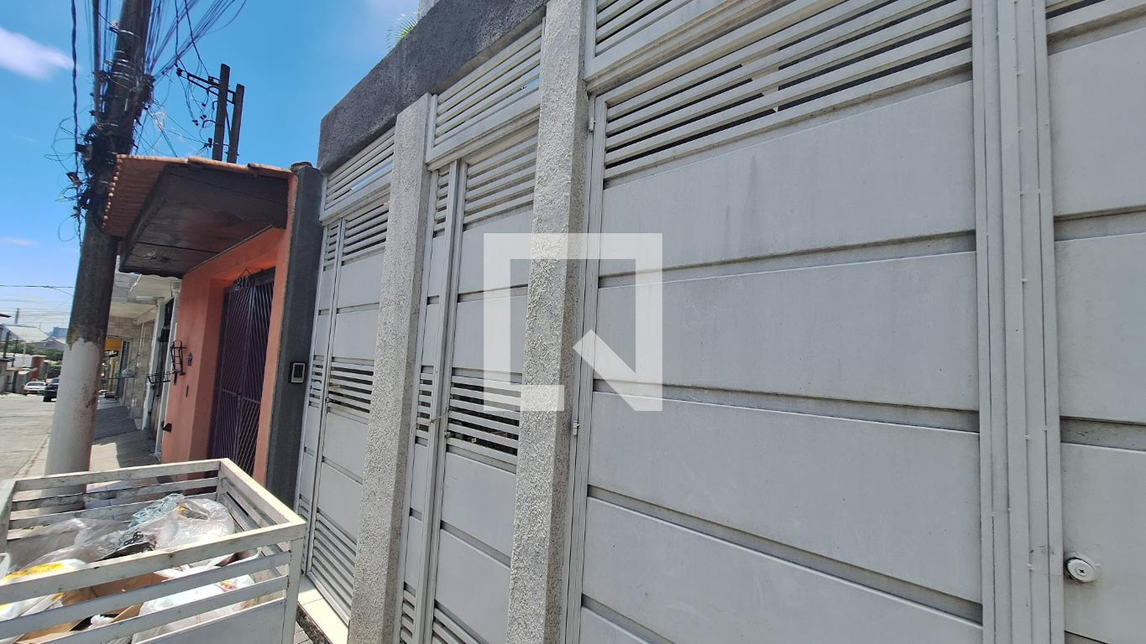 Fachada Condomínio em Rua Neide Matias da Silva, 223