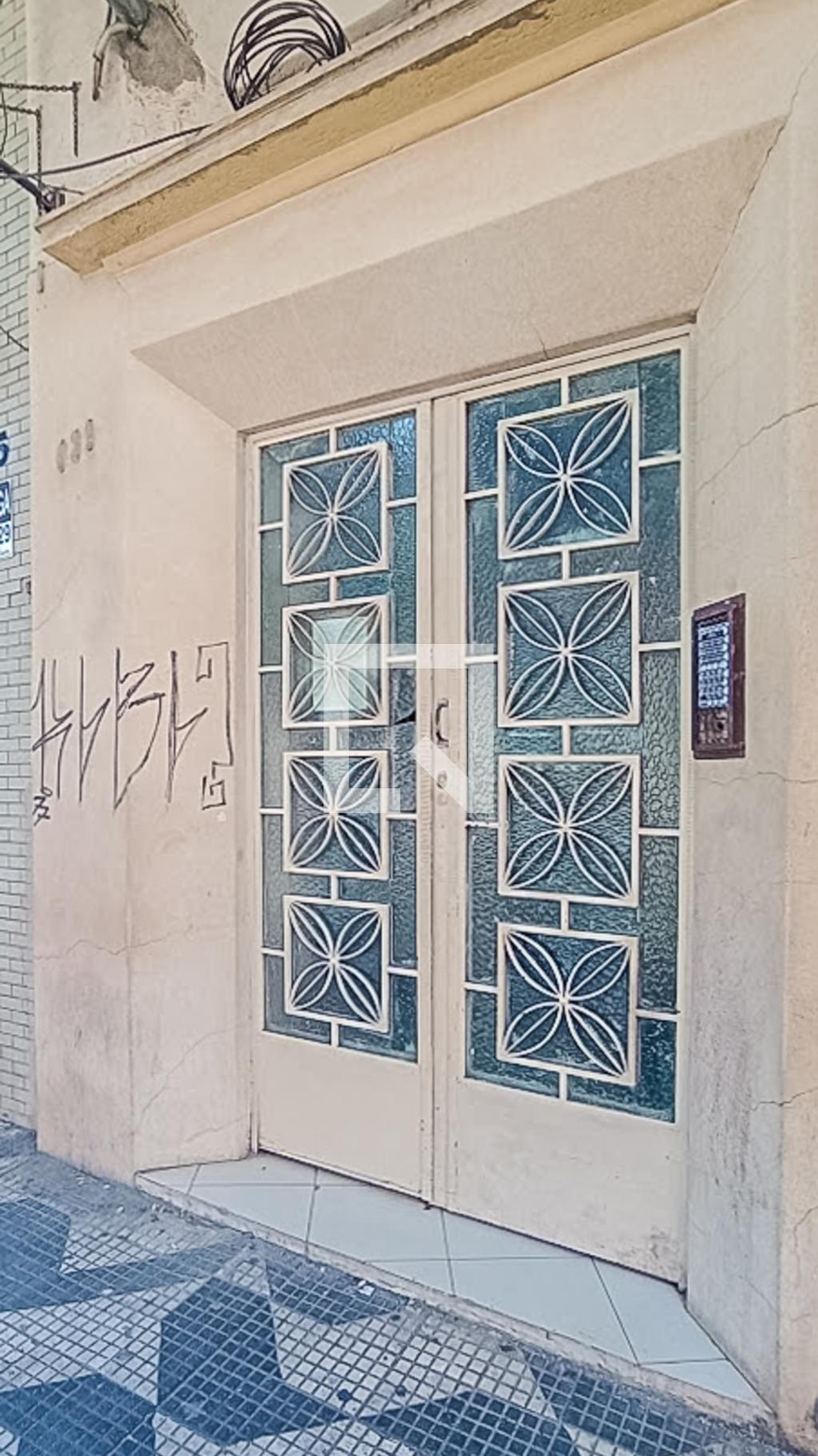 Fachada Condomínio em Rua Galvão Bueno, 639