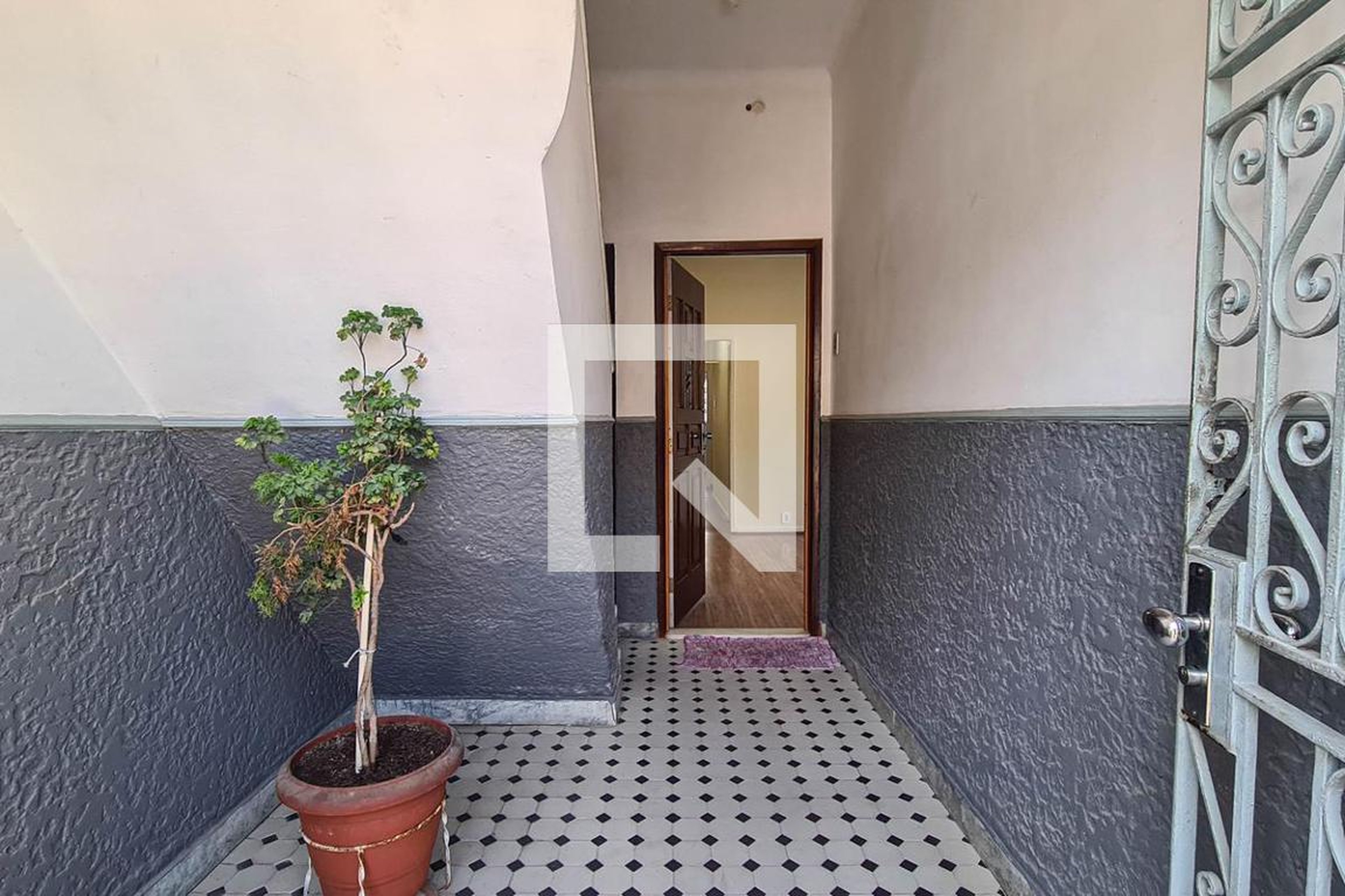 Hall de Entrada Condomínio em Rua Divino Salvador, 100