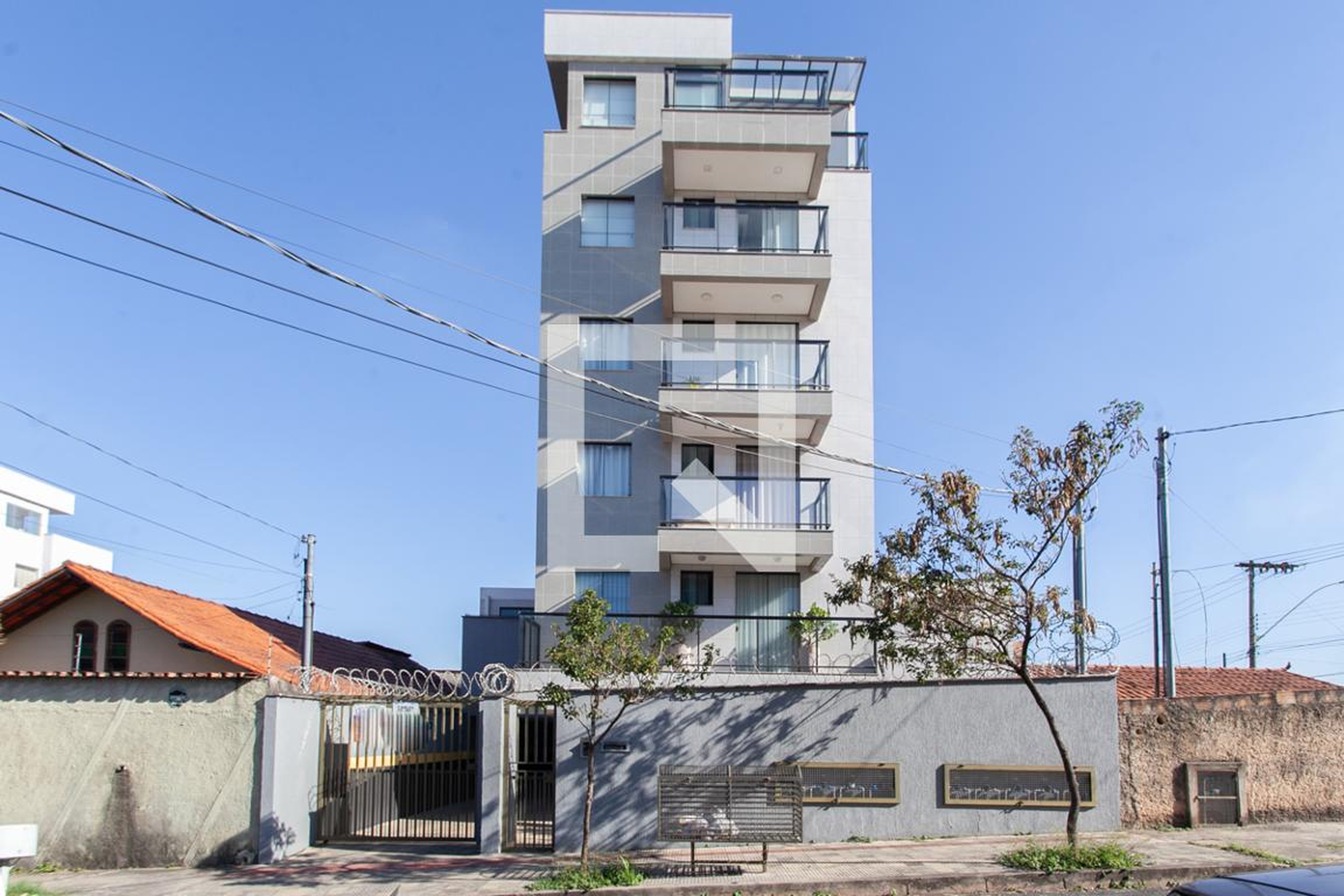 Fachada Condomínio em Rua Newton da Costa Silveira, 617