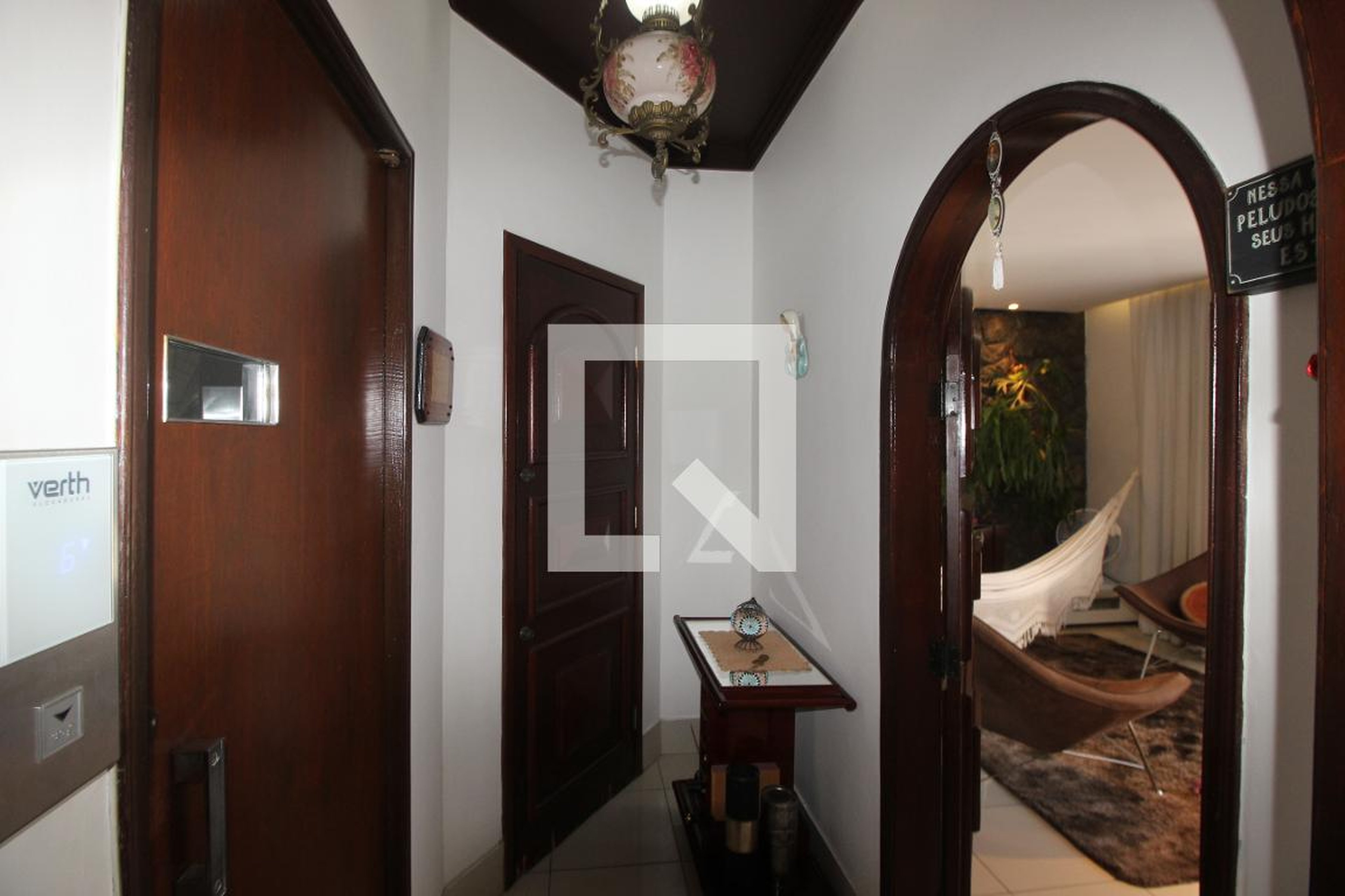 Entrada Condomínio em Rua Guaicuí, 350