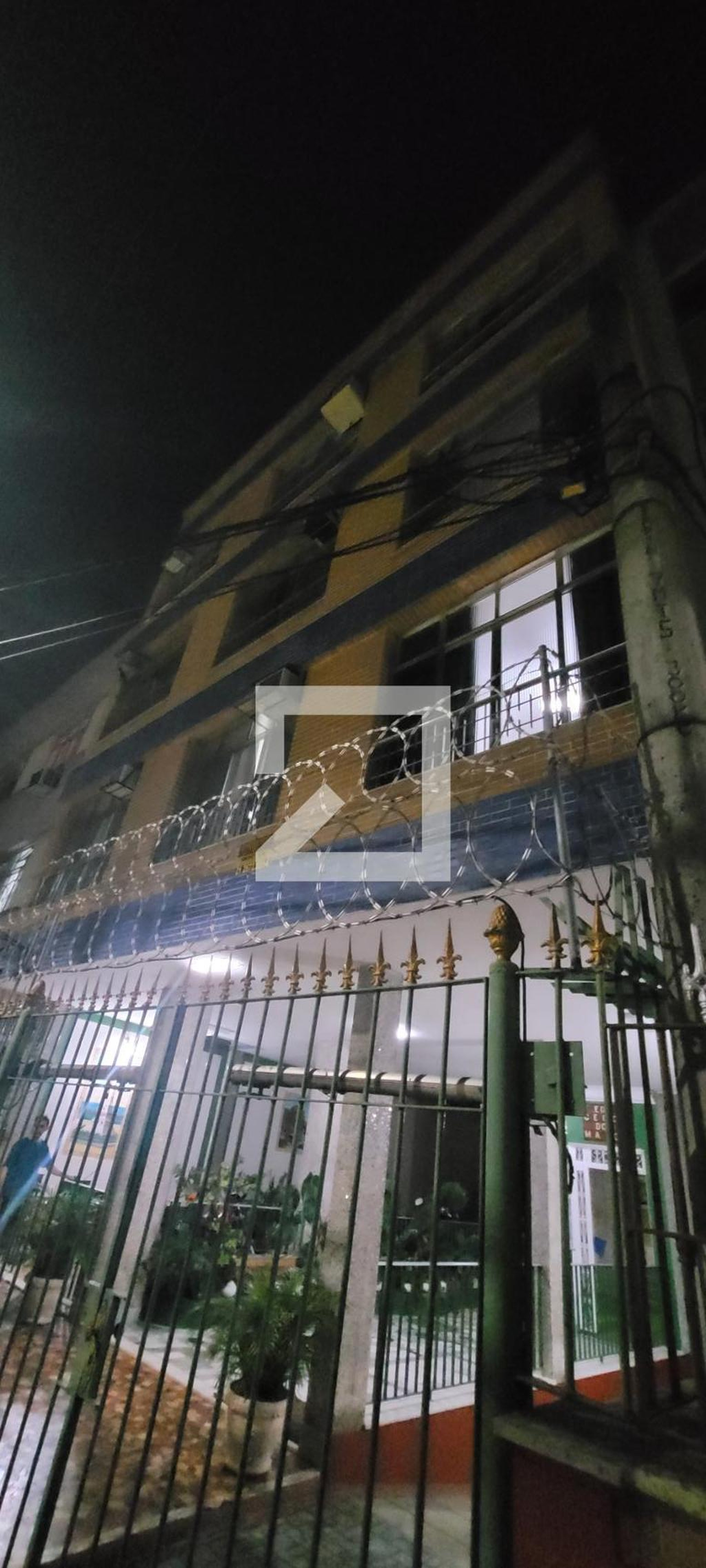 Fachada Condomínio em Rua Professor Artur Thiré, 363