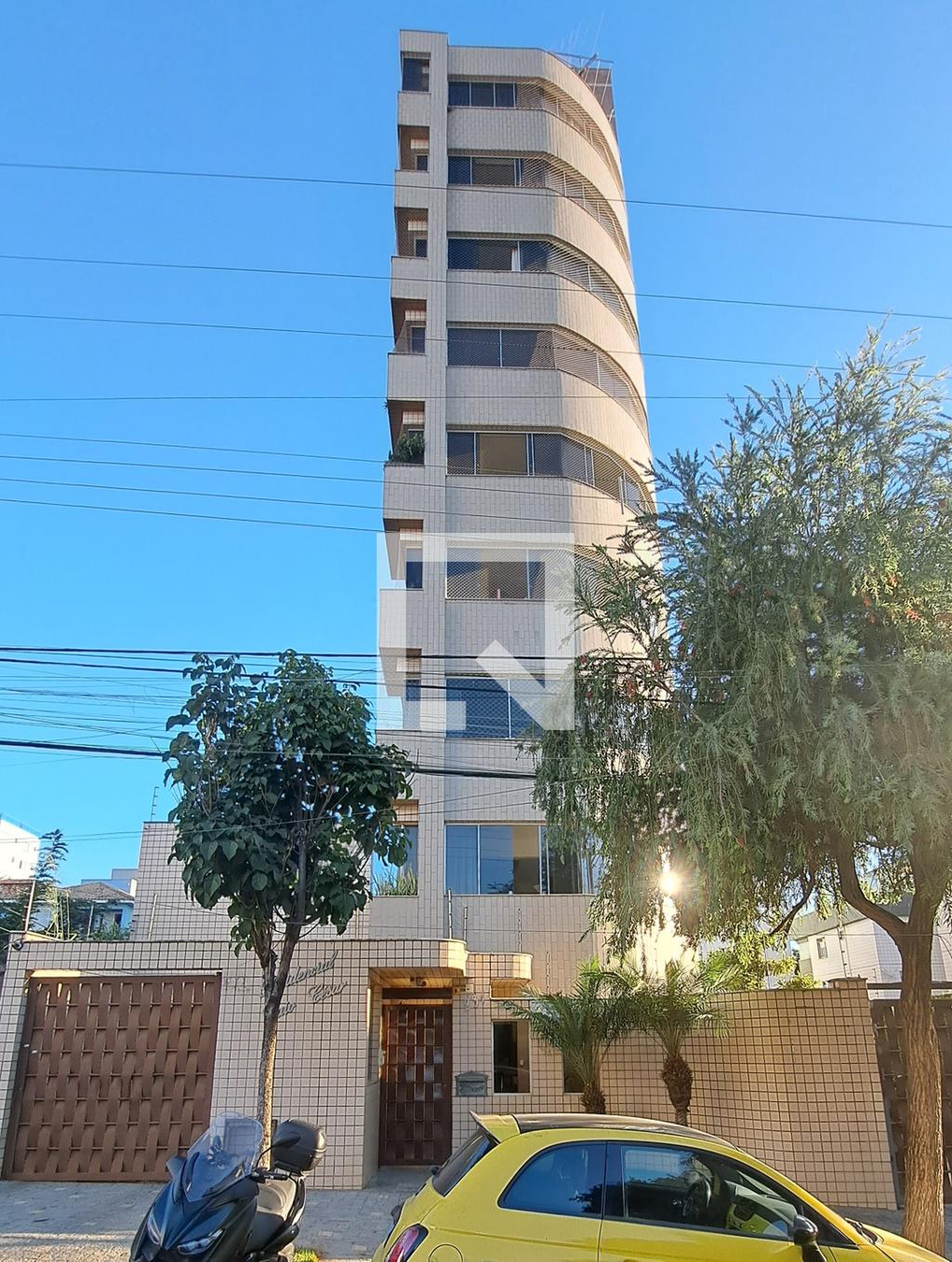 Fachada Condomínio em Rua Castelo Santarém, 231