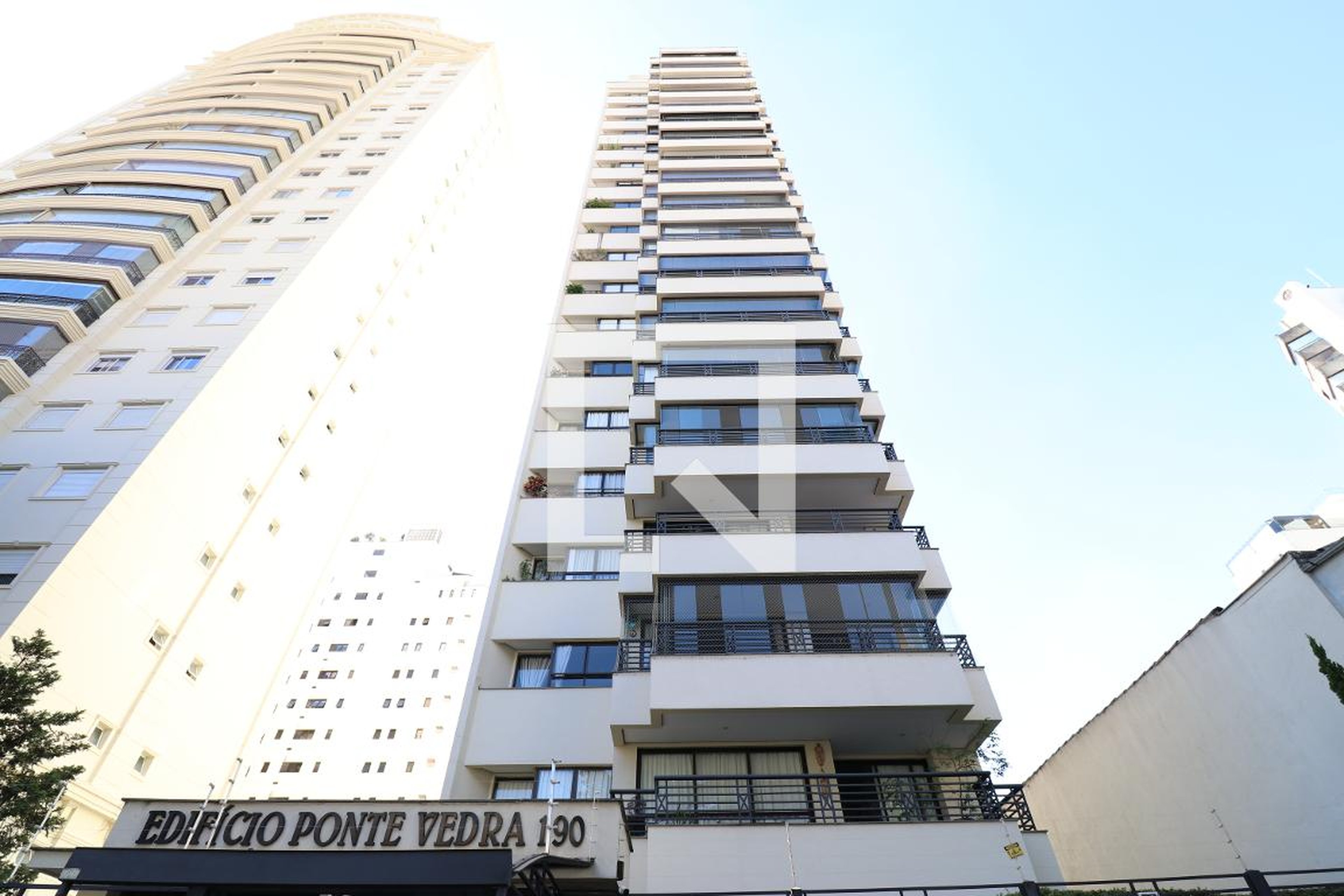 Fachada Edifício Ponte Vedra Portaria