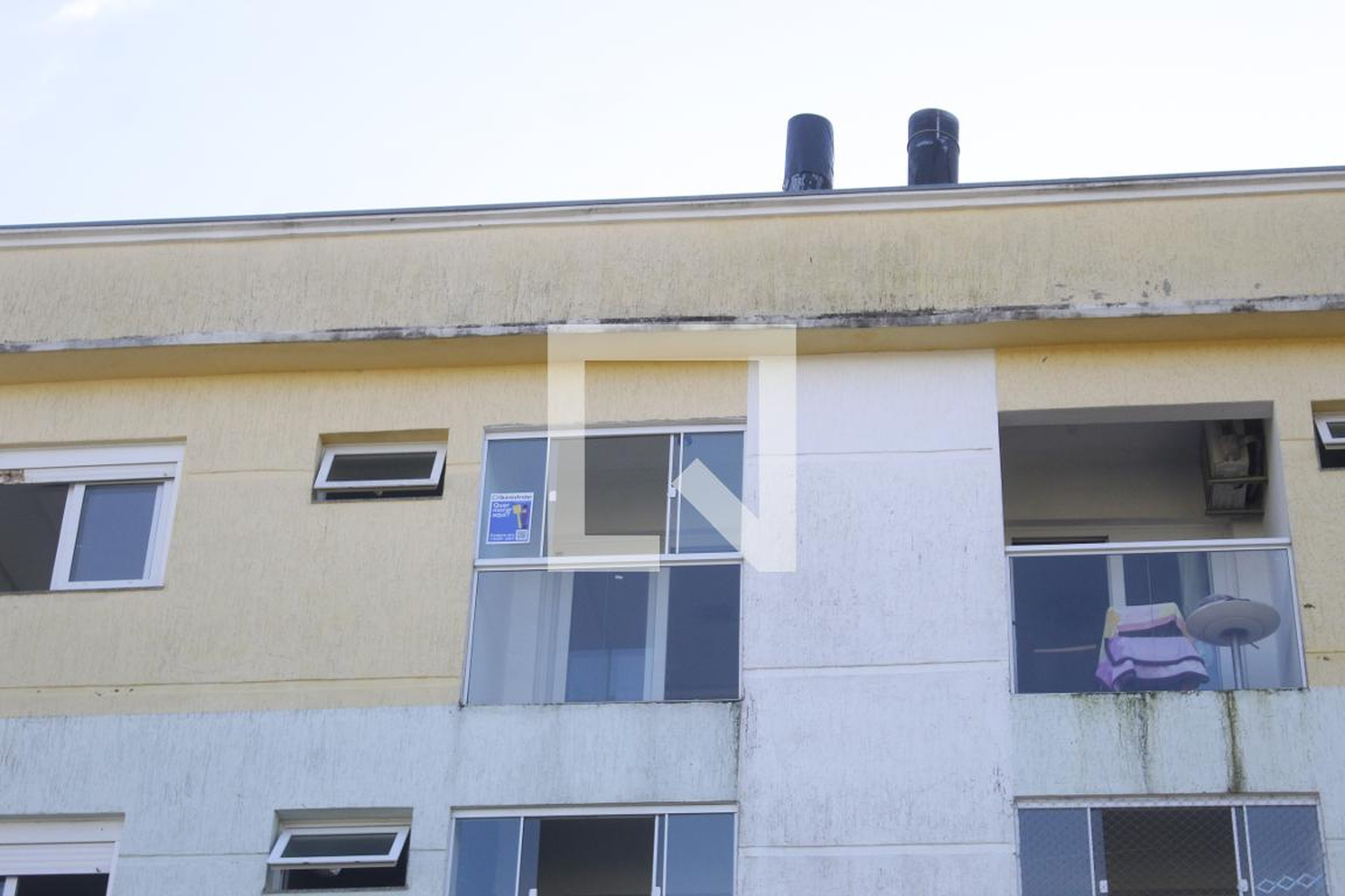 Fachada Condomínio em Rua Alberto Bins, 303