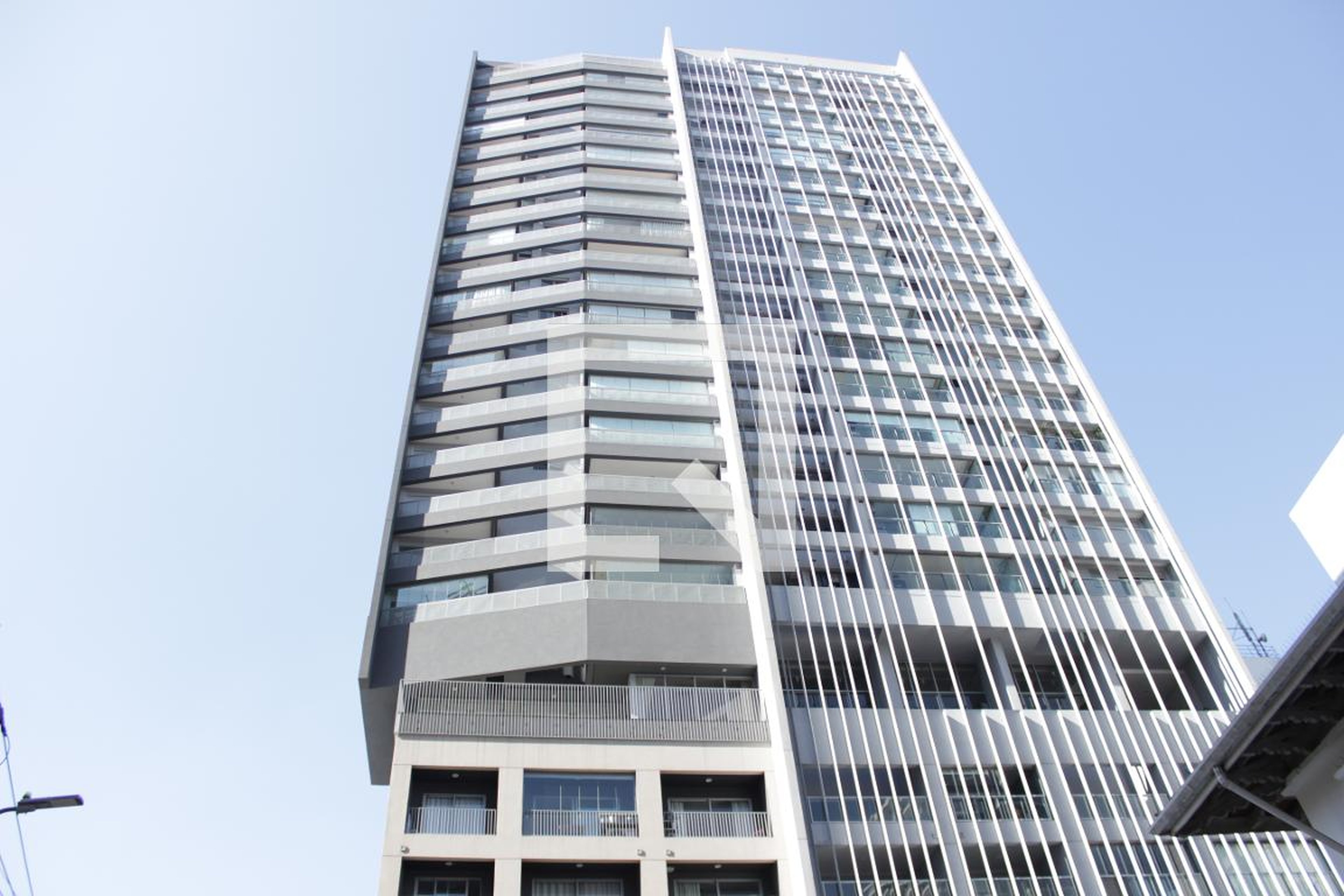 Fachada Condomínio em Rua Maria Carolina, 124