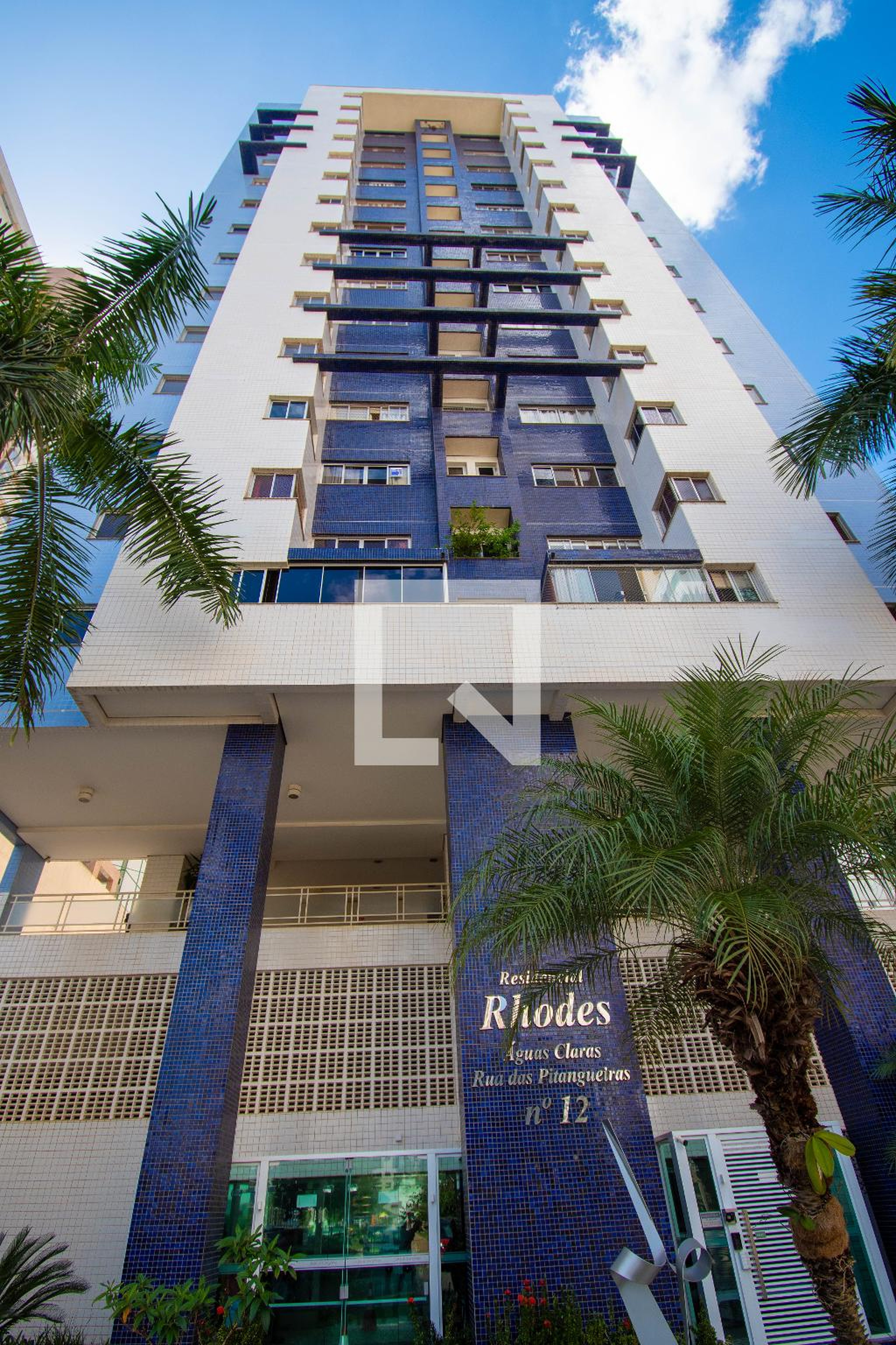 Fachada Condomínio em Rua das Pitangueiras, 20