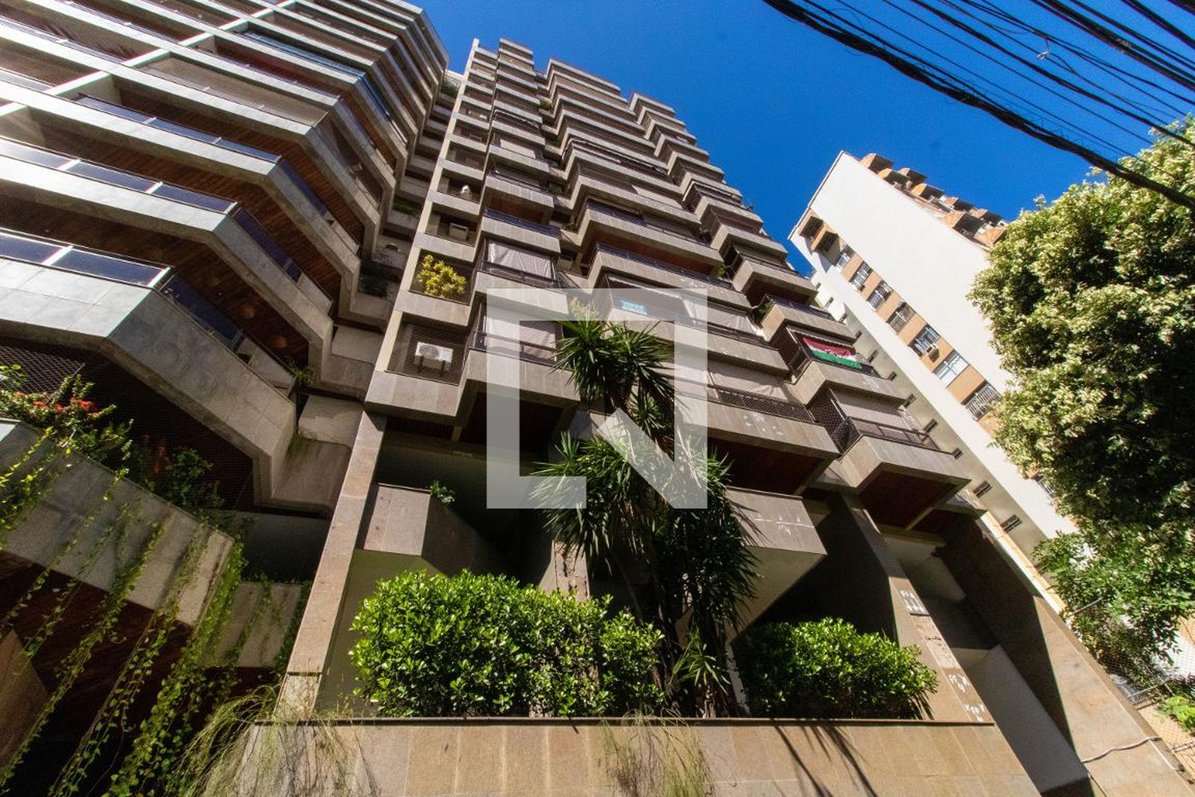 Fachada Condomínio em Rua Cinco de Julho, 348