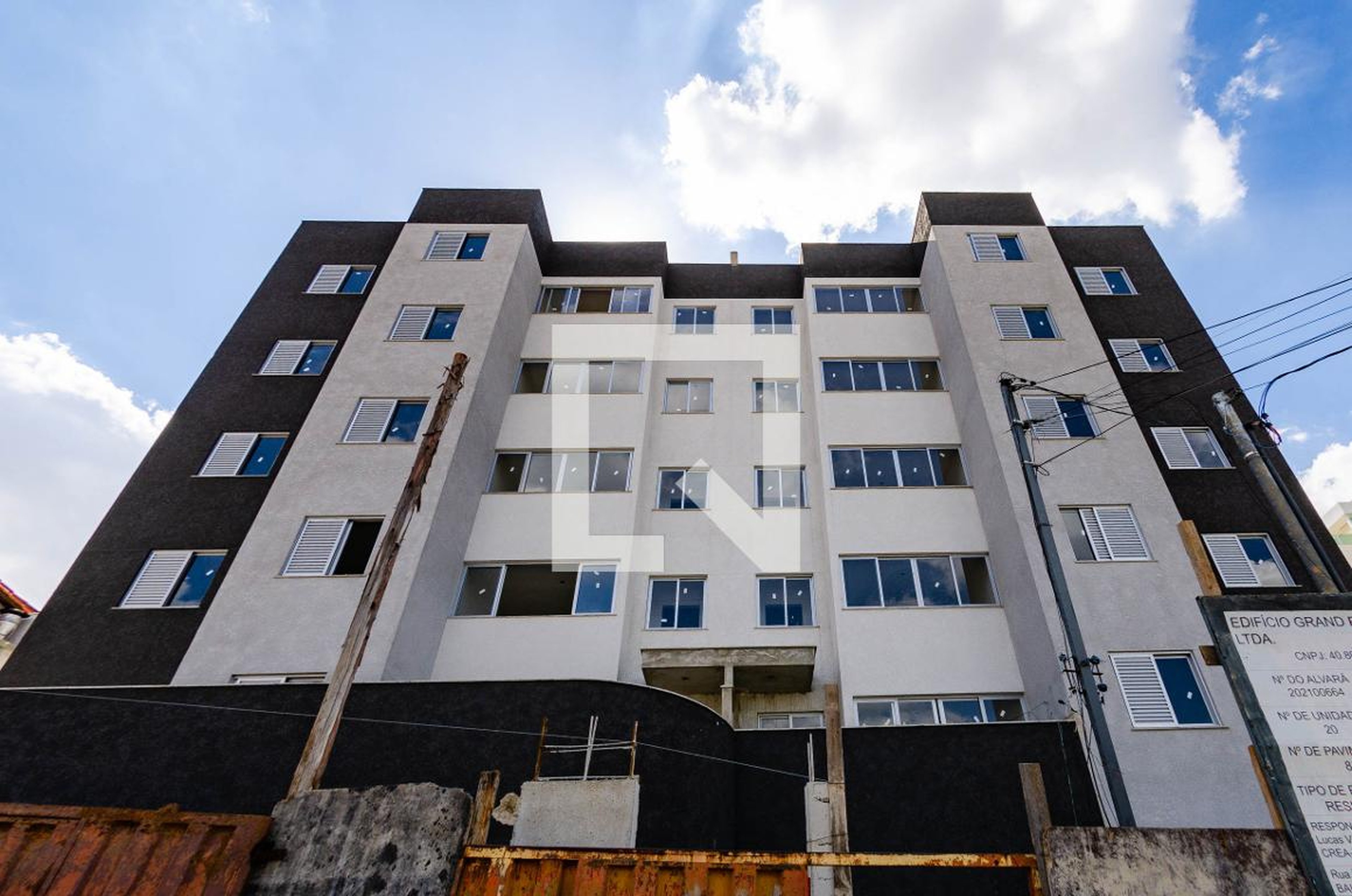 Fachada Condomínio em Rua Dona Luci, 170