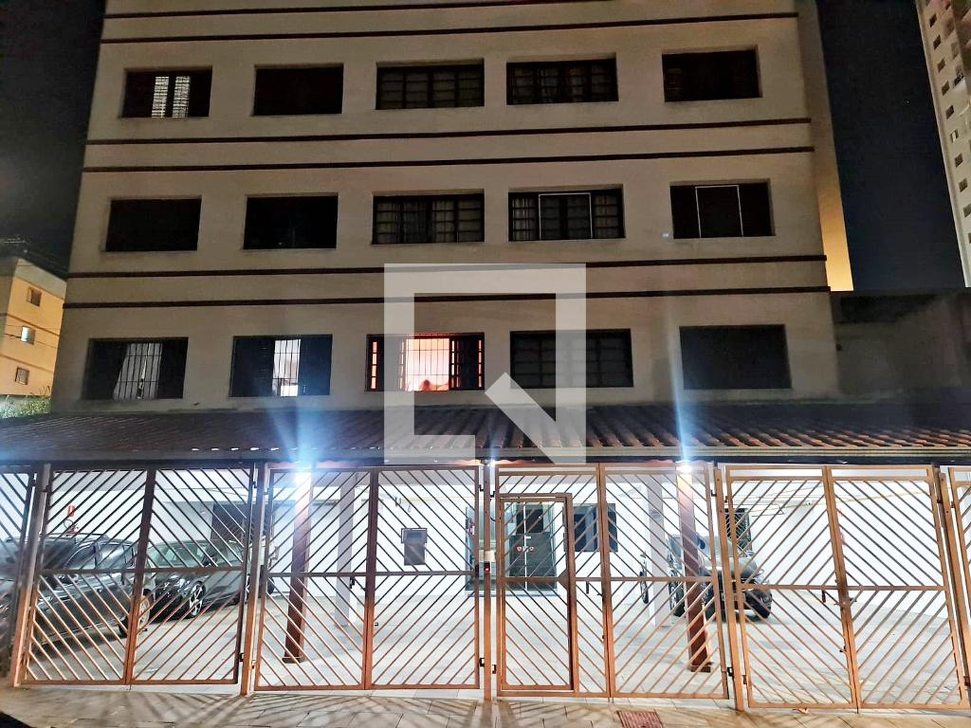 Fachada do predio Condomínio em Rua Evaristo Rodrigues de Arruda, 84