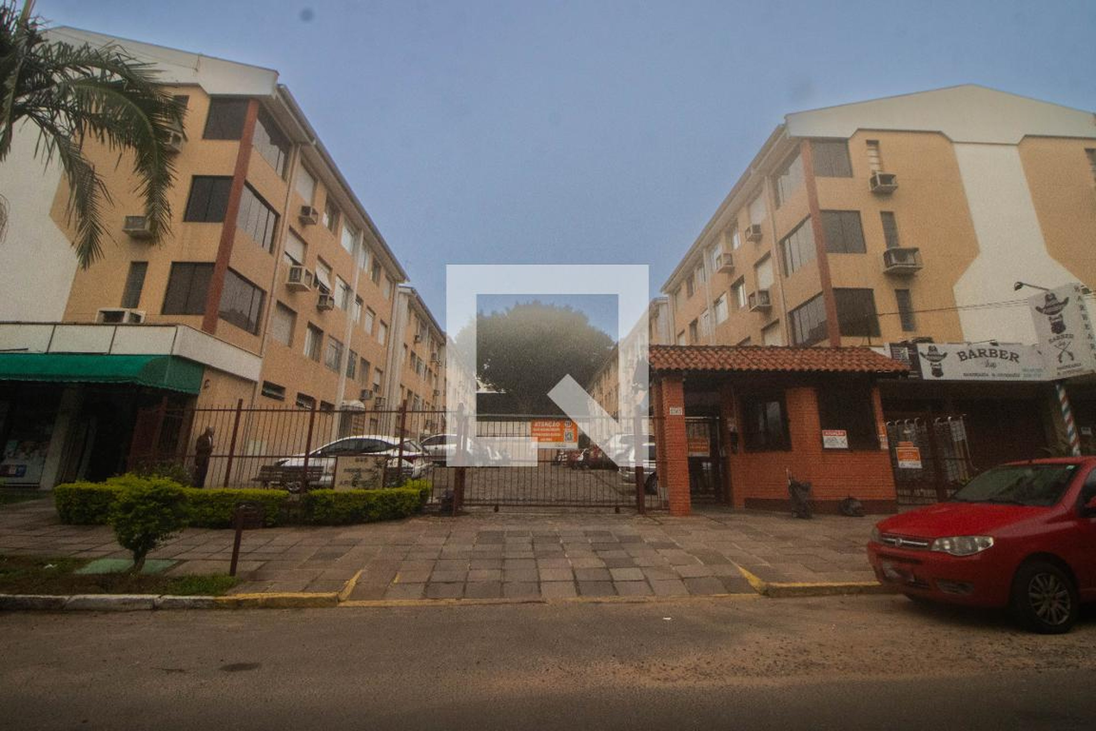 Fachada Condomínio em Rua Sylvio Sanson, 295