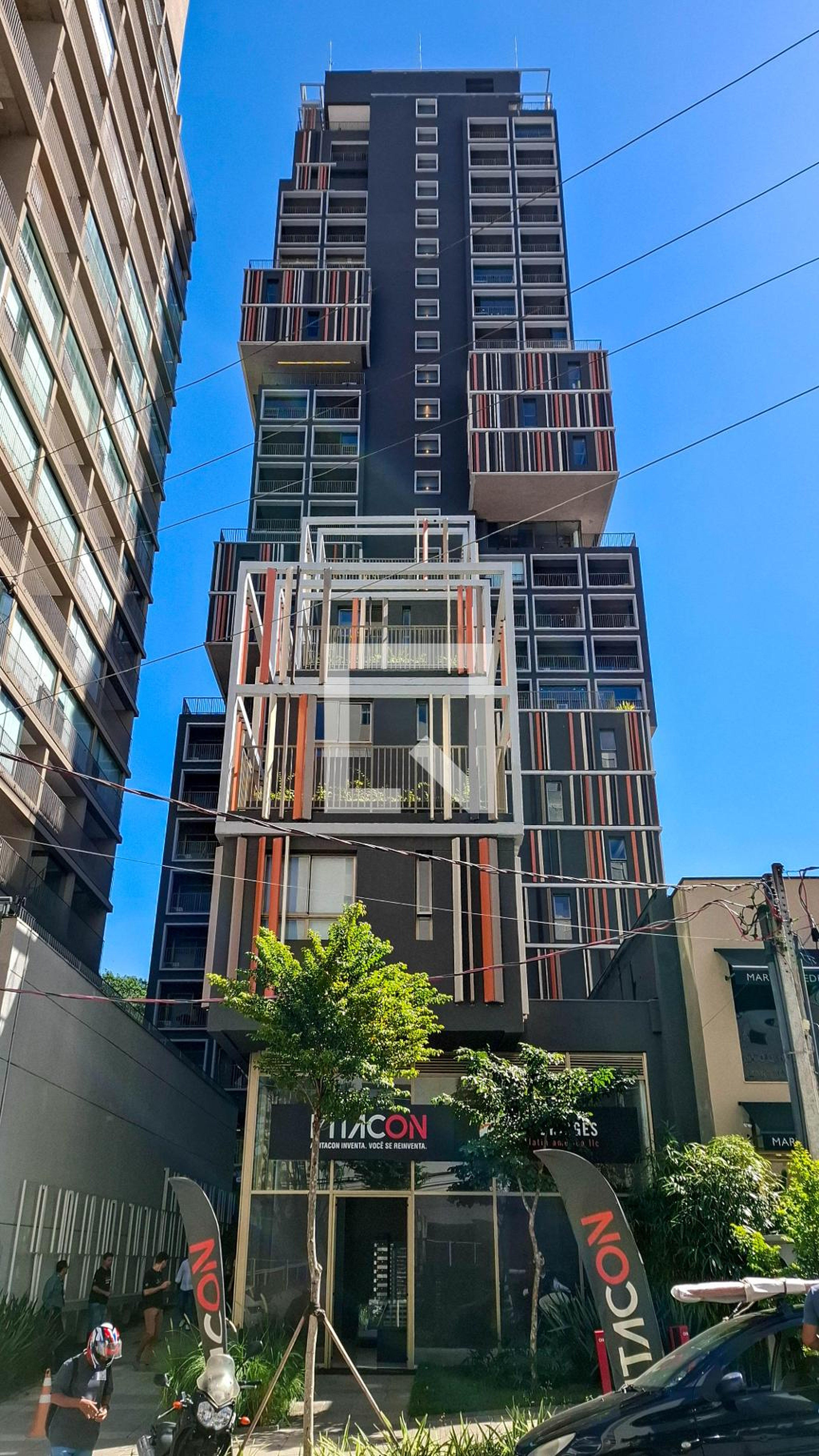 Fachada do Prédio Condomínio em Rua Doutor Melo Alves, 242