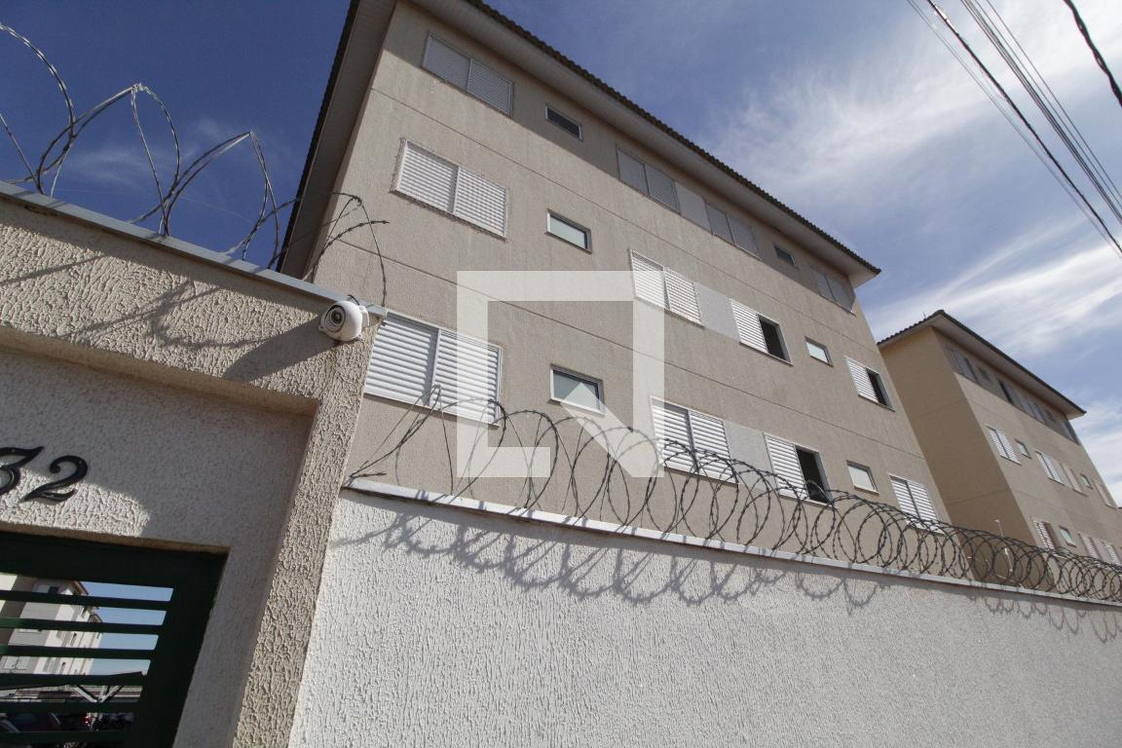 Fachada Condomínio em Rua Alpercatas, 332