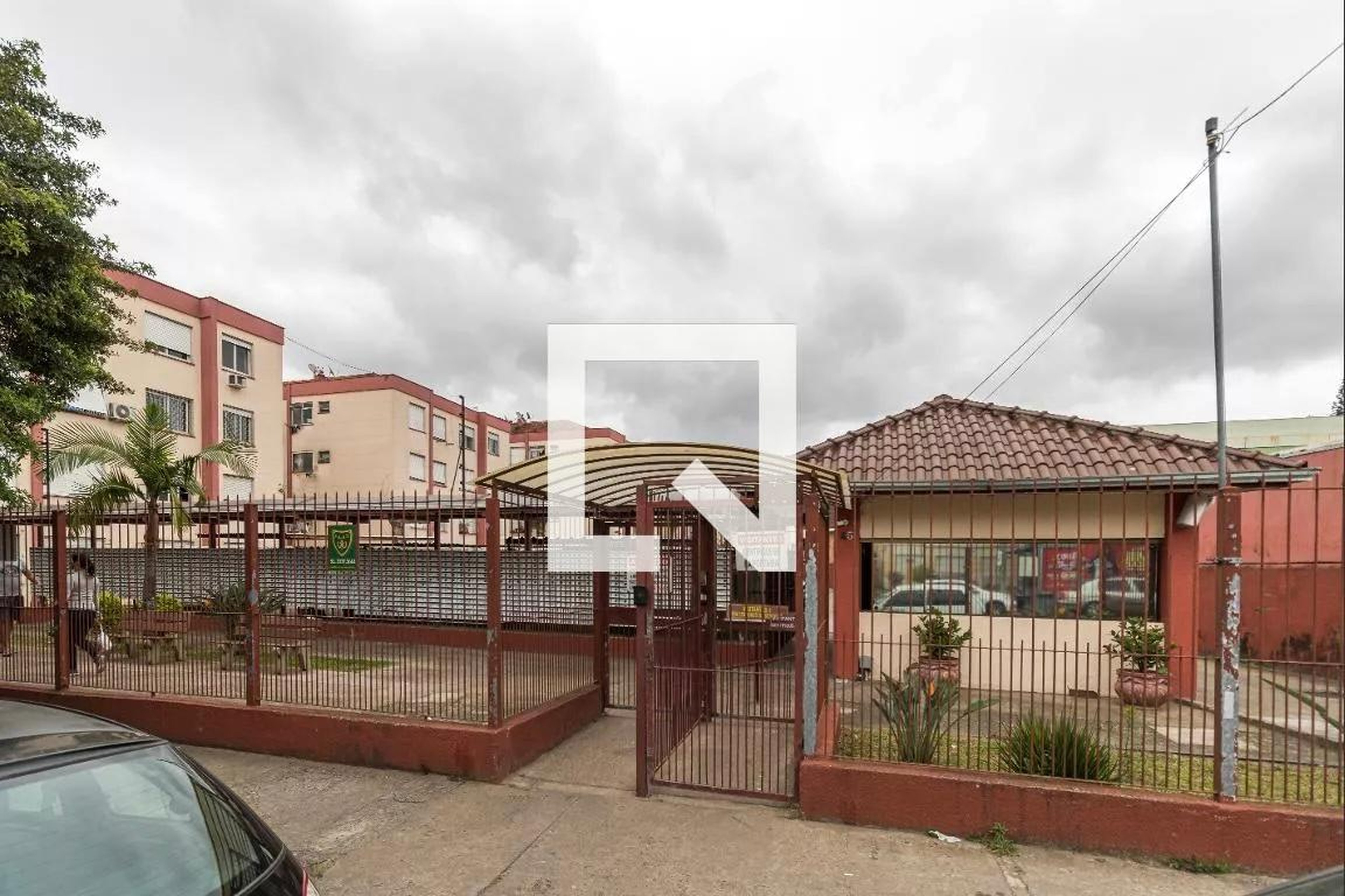 Fachada Condomínio em Rua Doutor Carlos Maria Bins, 47