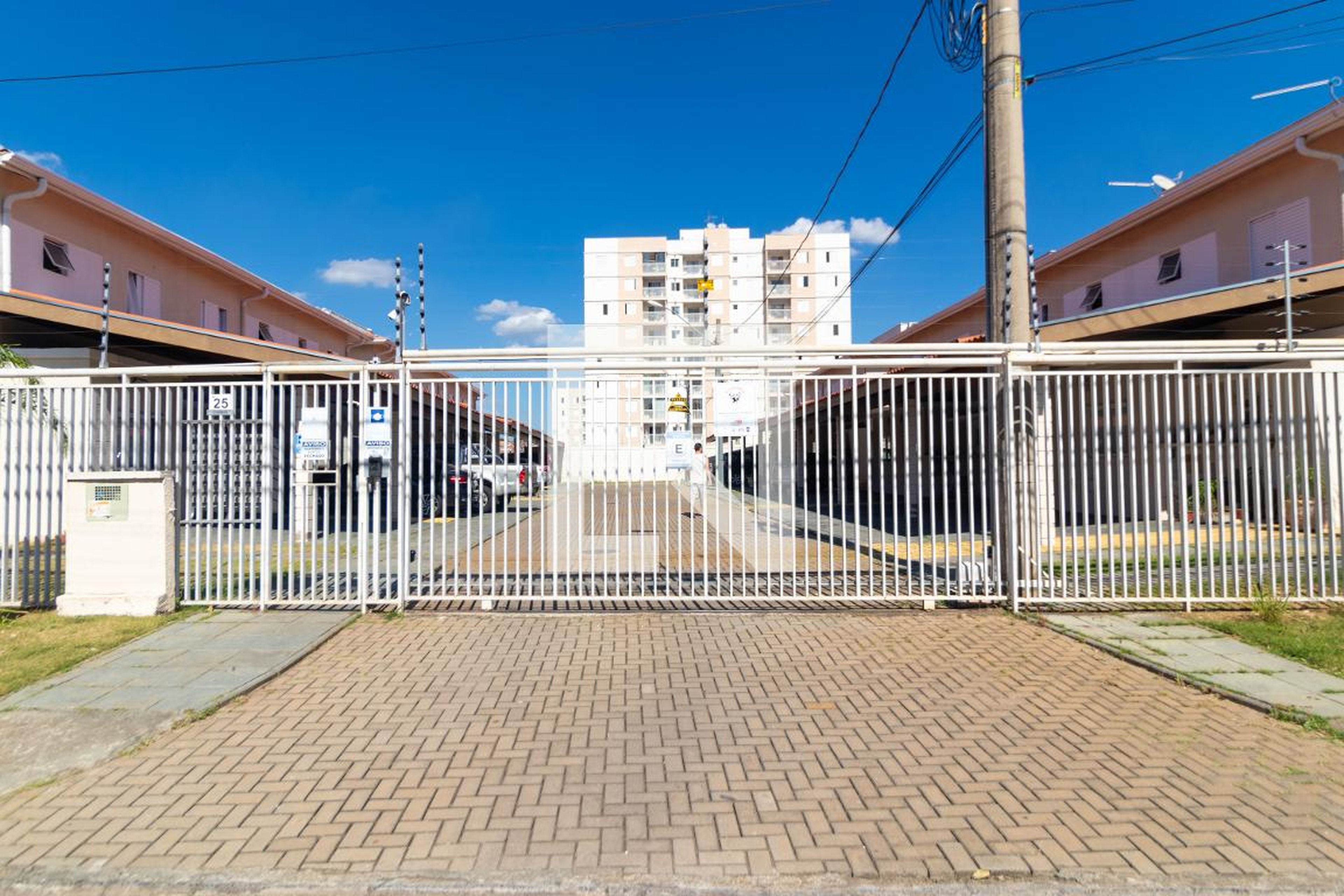 Fachada do Condomínio Condomínio Pau Brasil