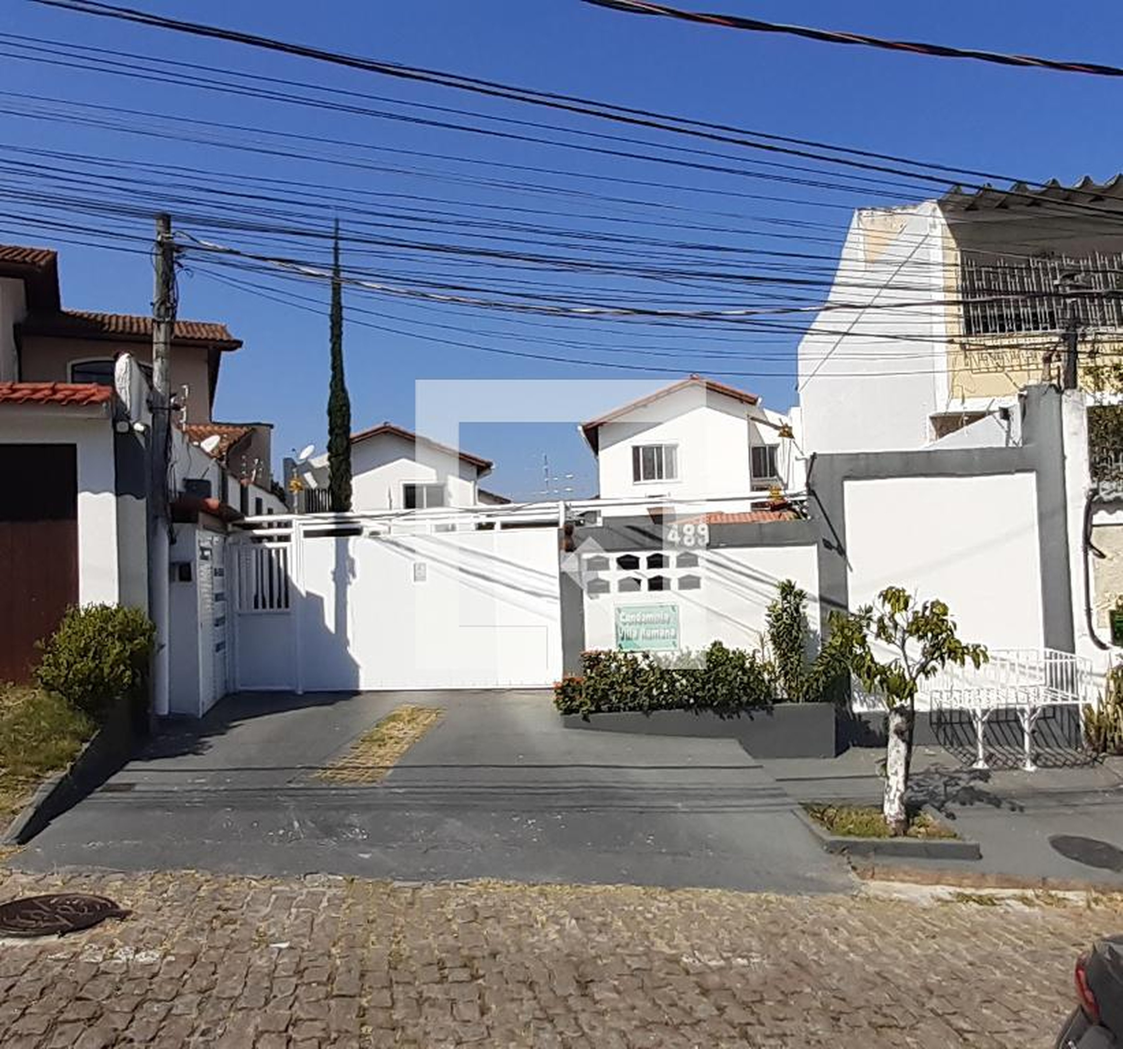 Fachada Condomínio em Rua Correio do Rio, 489