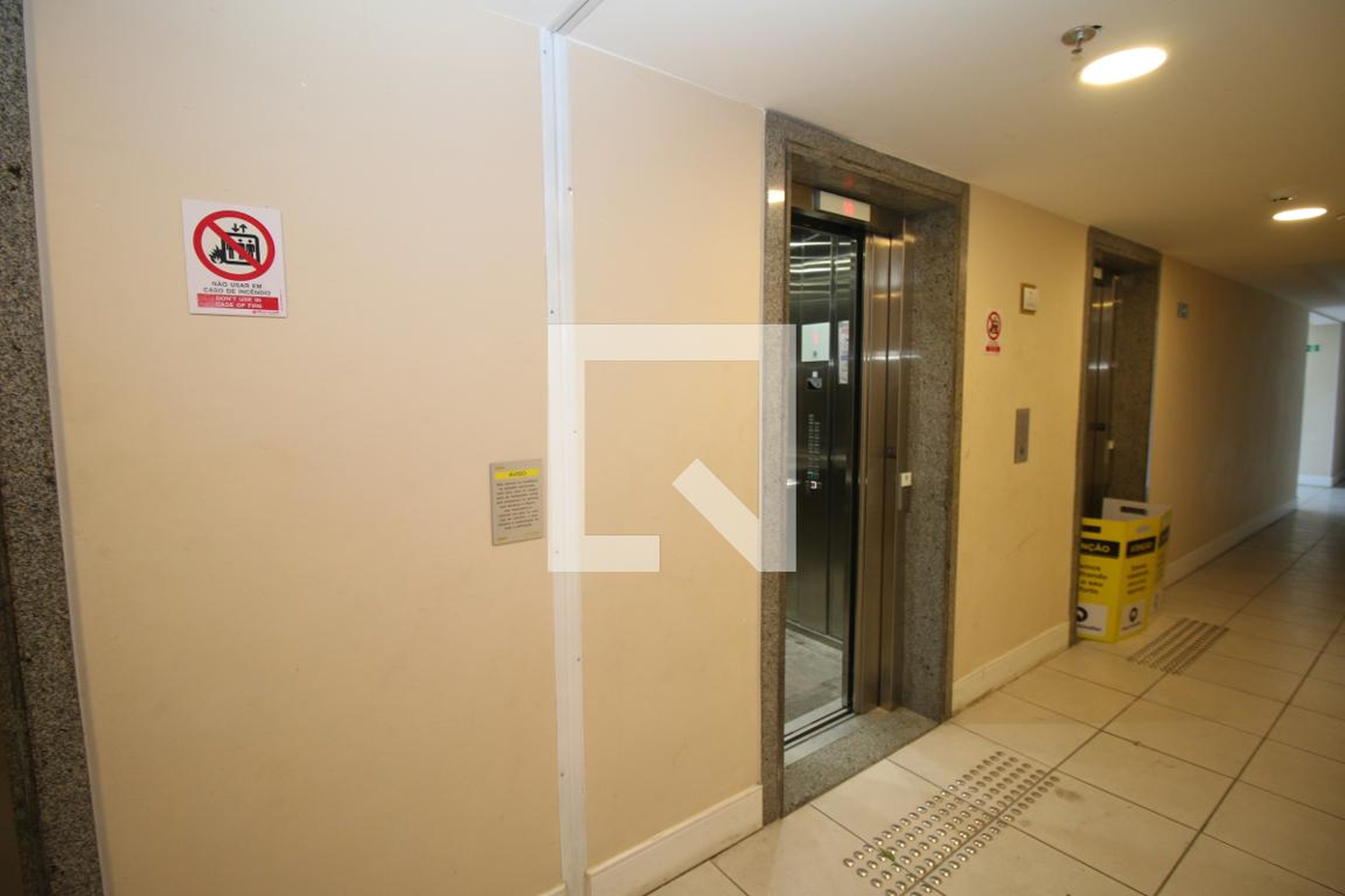 Elevador - Cury Dez Ramos