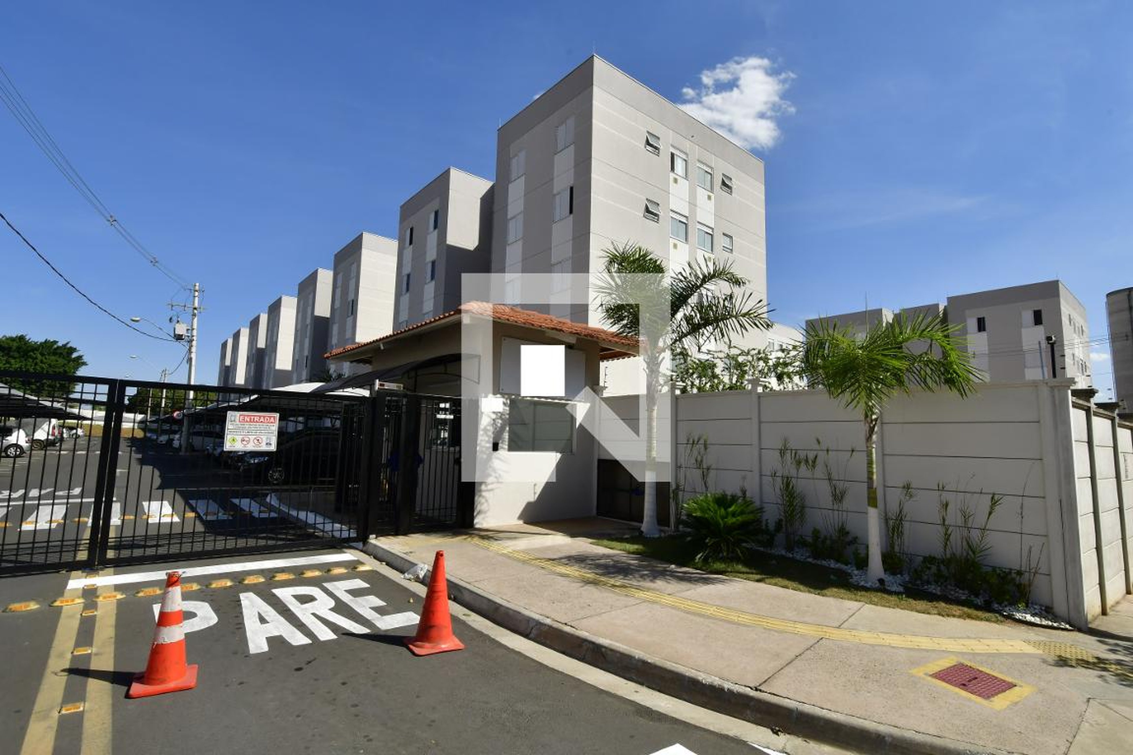 Fachada Condomínio em Rua Josefina Umbelina Santos, 130