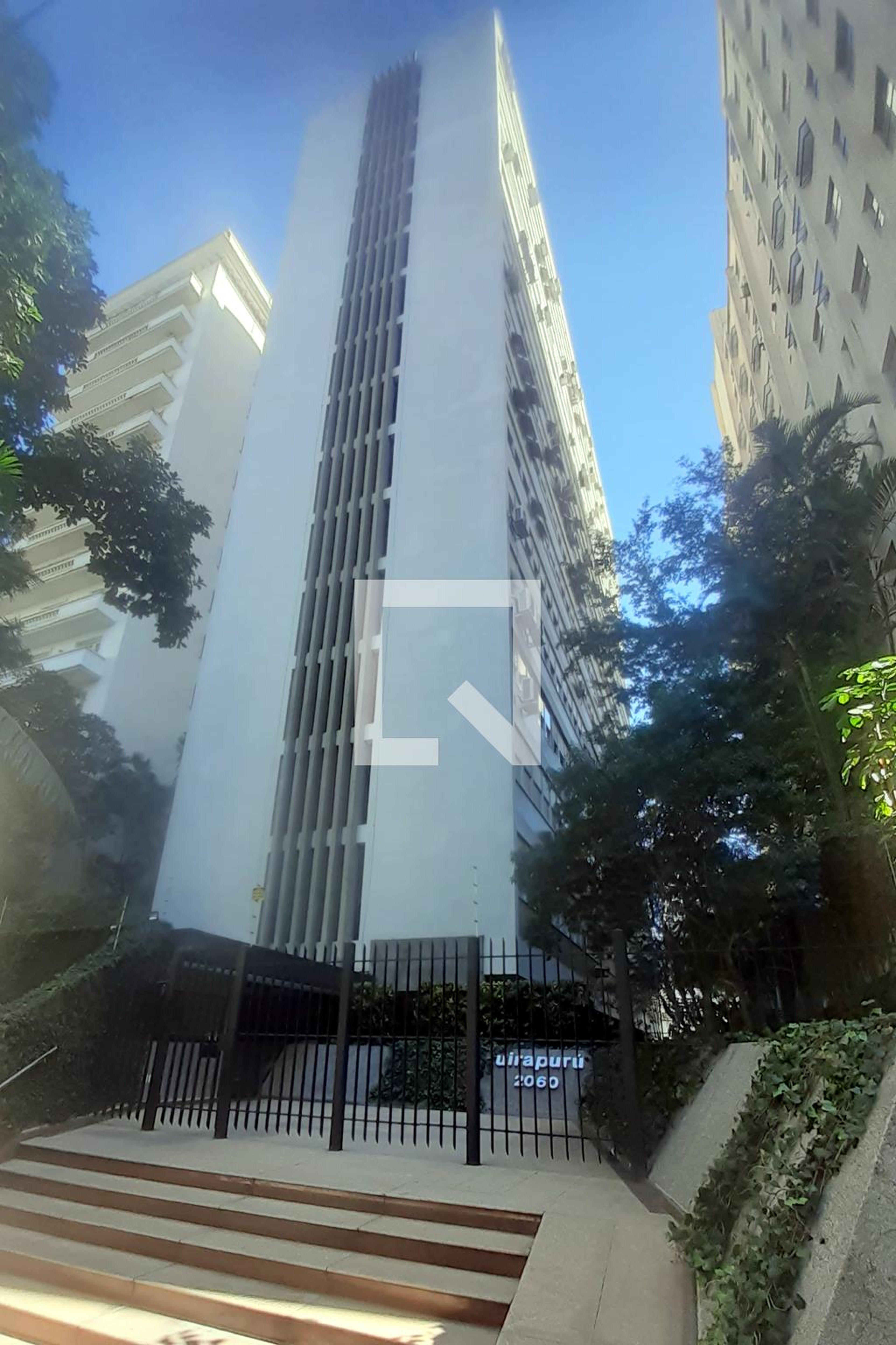 Fachada Condomínio Uirapuru