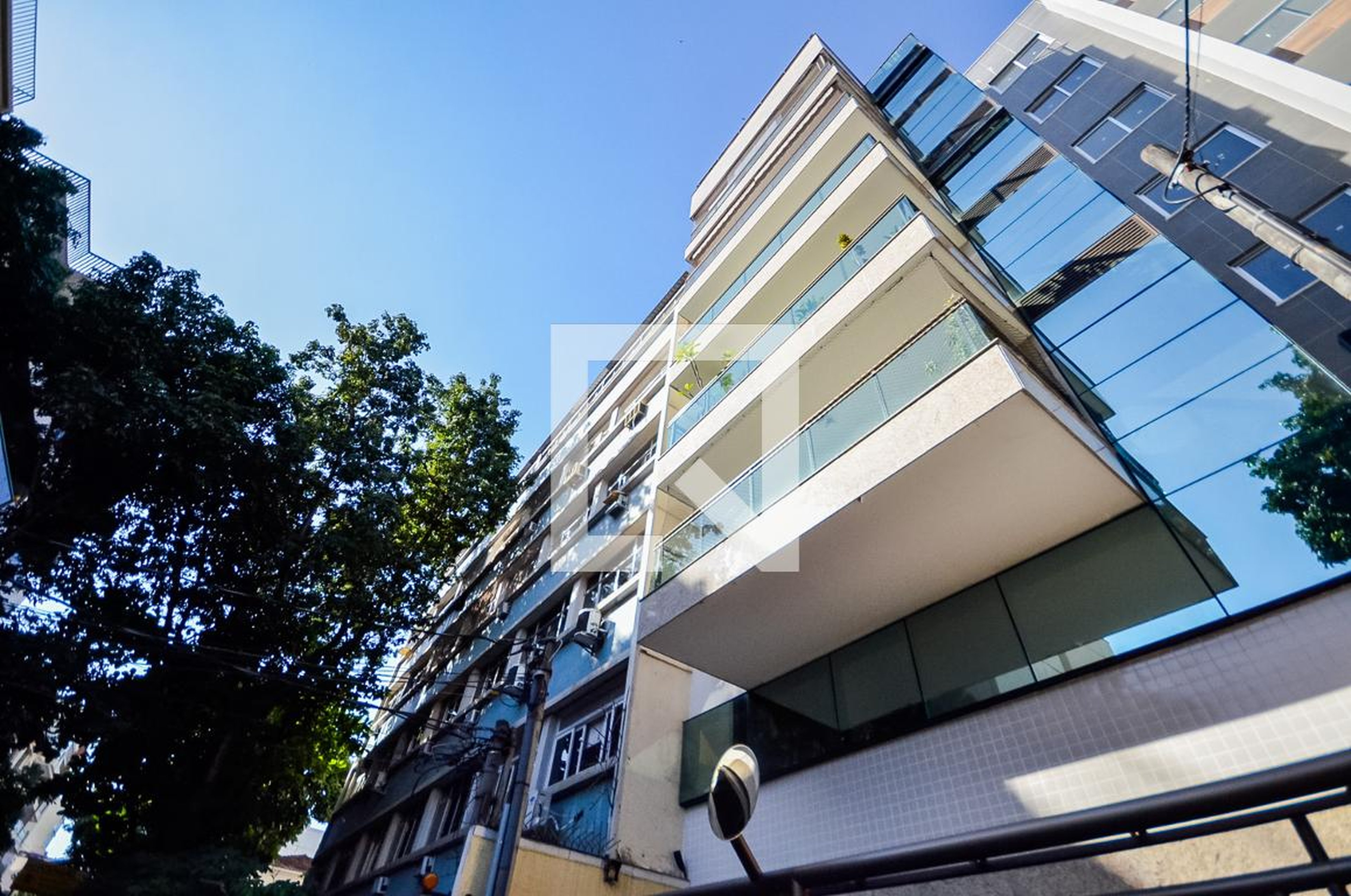 Fachada Condomínio em Rua Marquês de Valença, 46