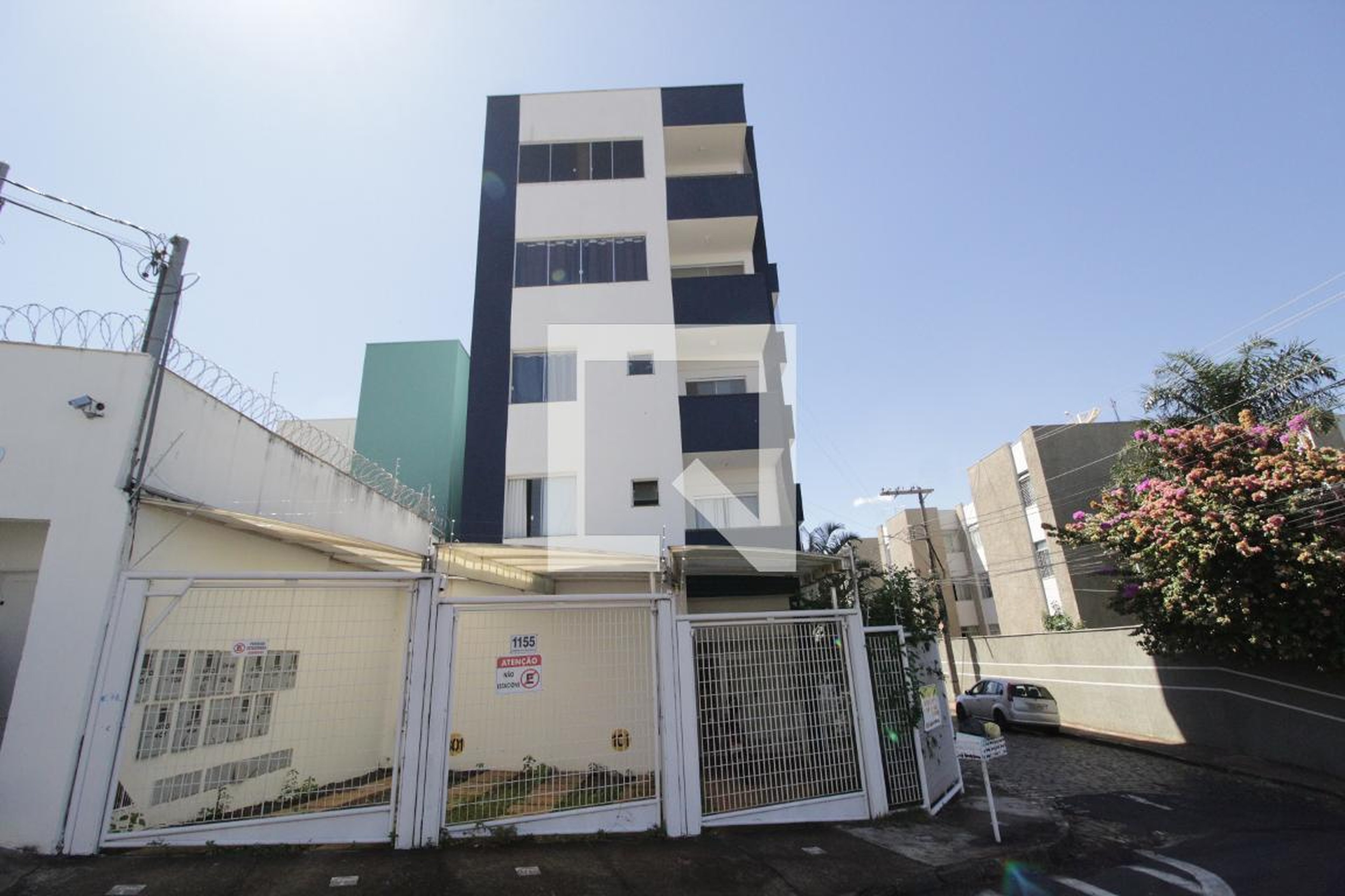 Fachada Condomínio em Rua Coronel Antônio Alves Pereira, 1155