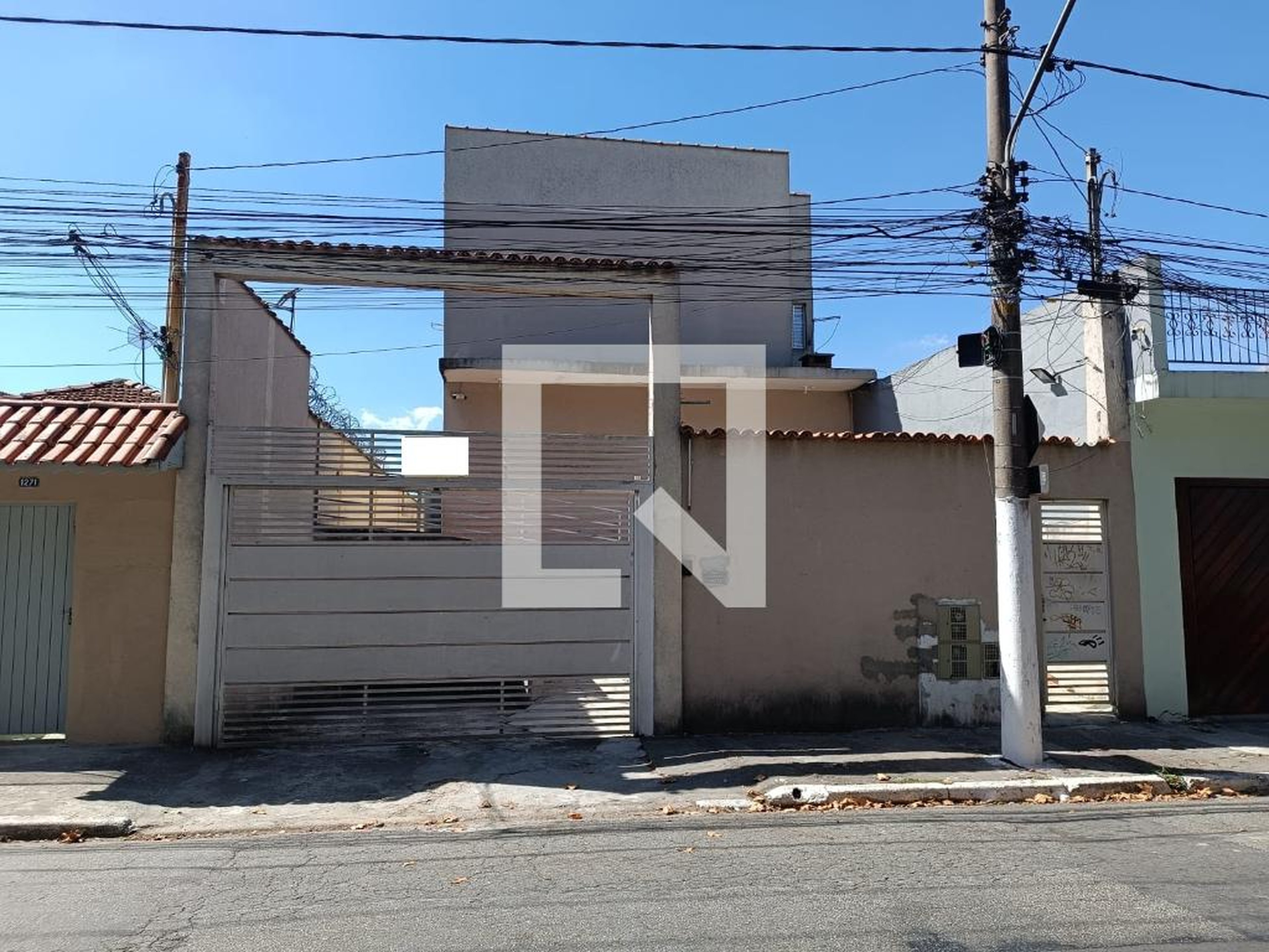 Fachada Condomínio em Rua Ângelo de Cândia, 1277