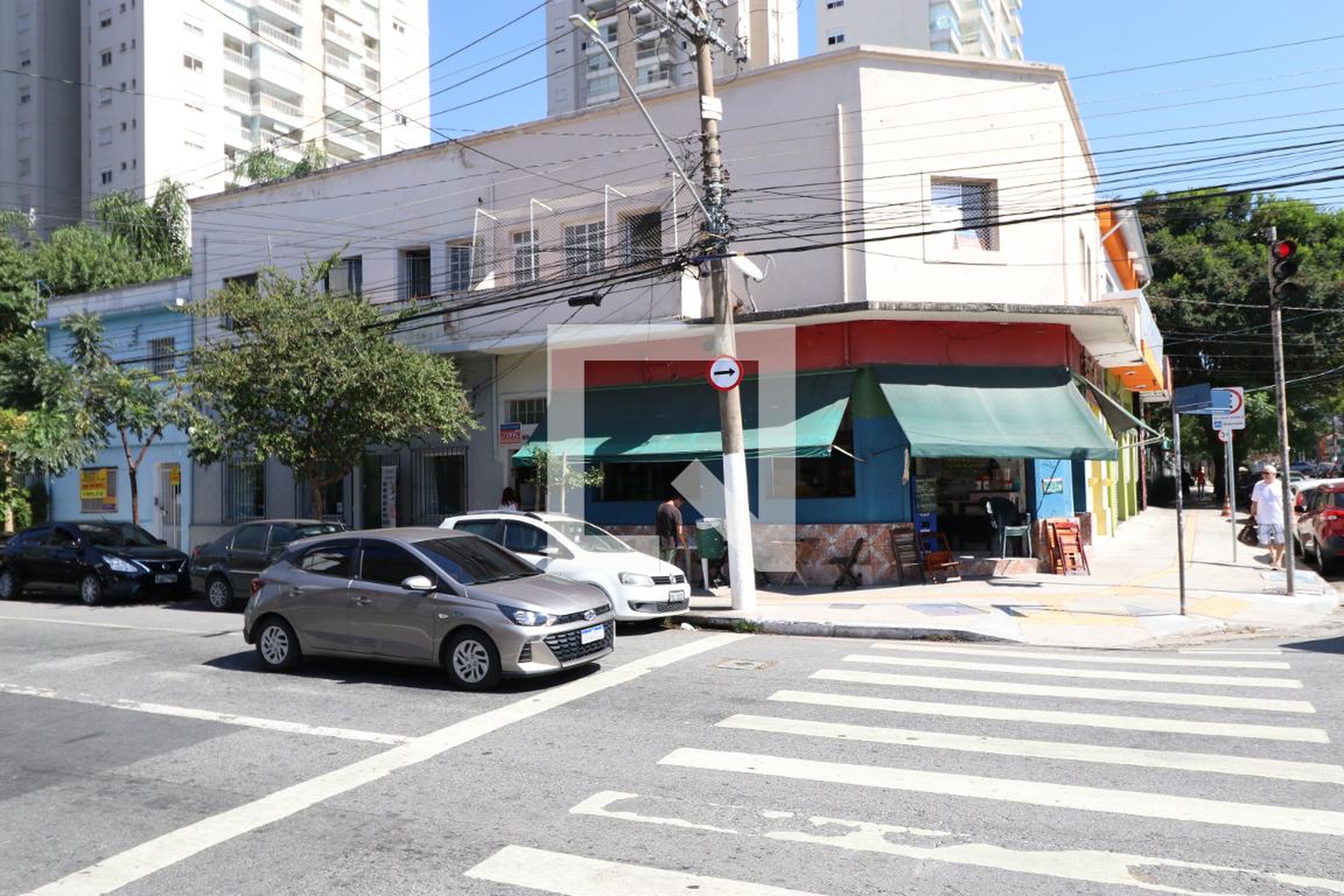 Fachada Condomínio em Rua Cipião, 186