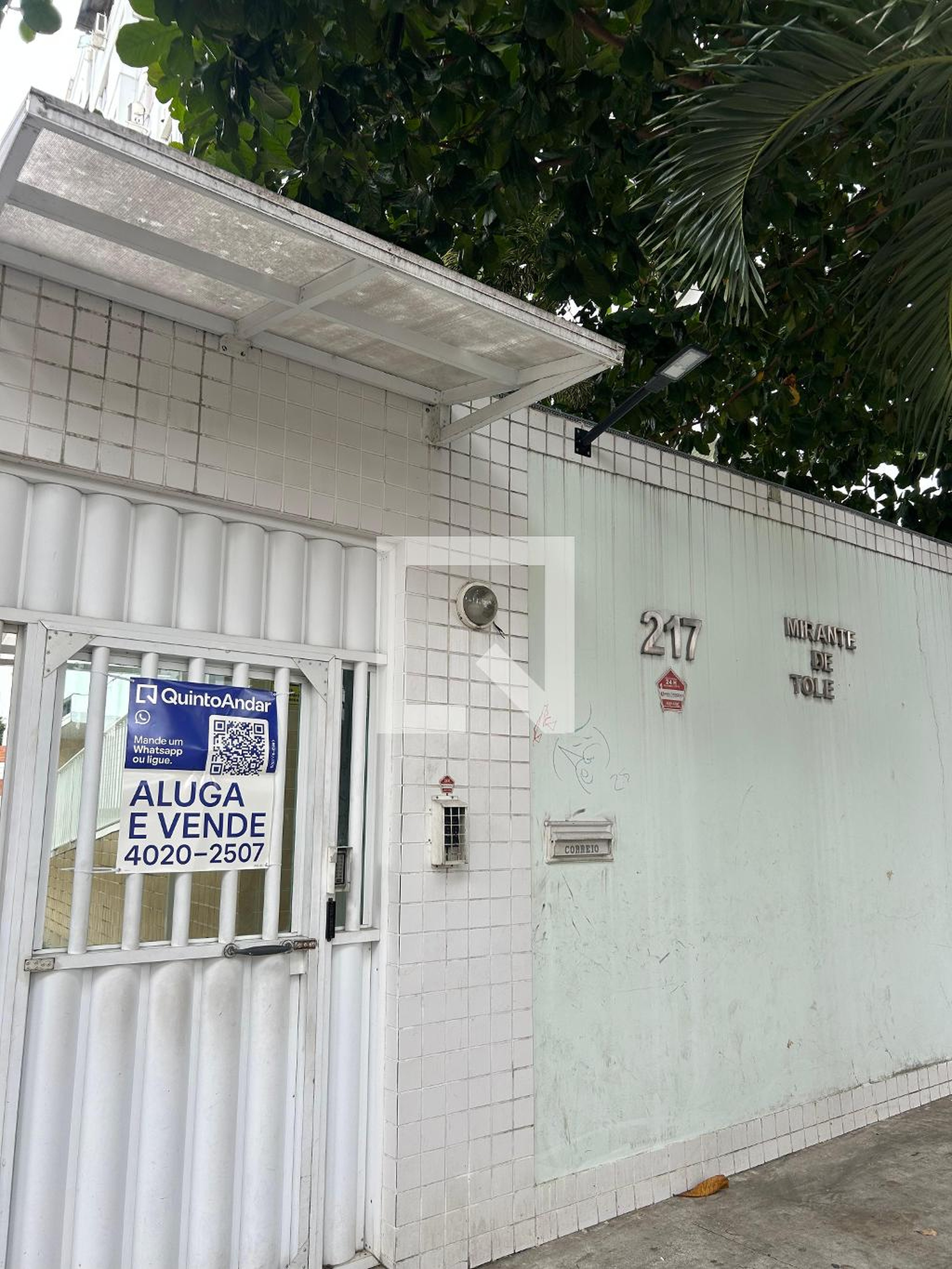 Fachada Condomínio em Rua Vaz de Tolêdo, 207