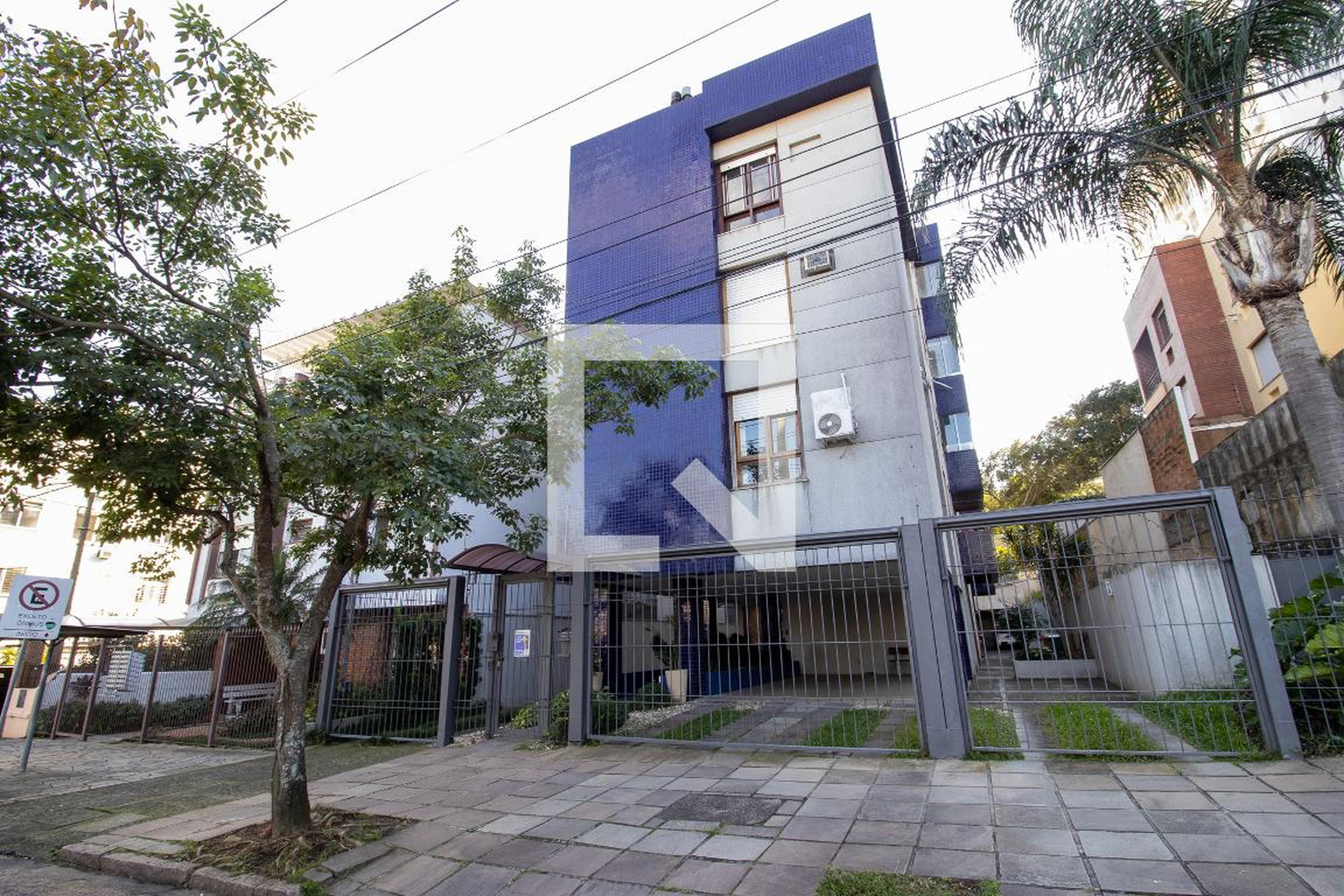 Fachada Condomínio em Rua Doná Alice, 72