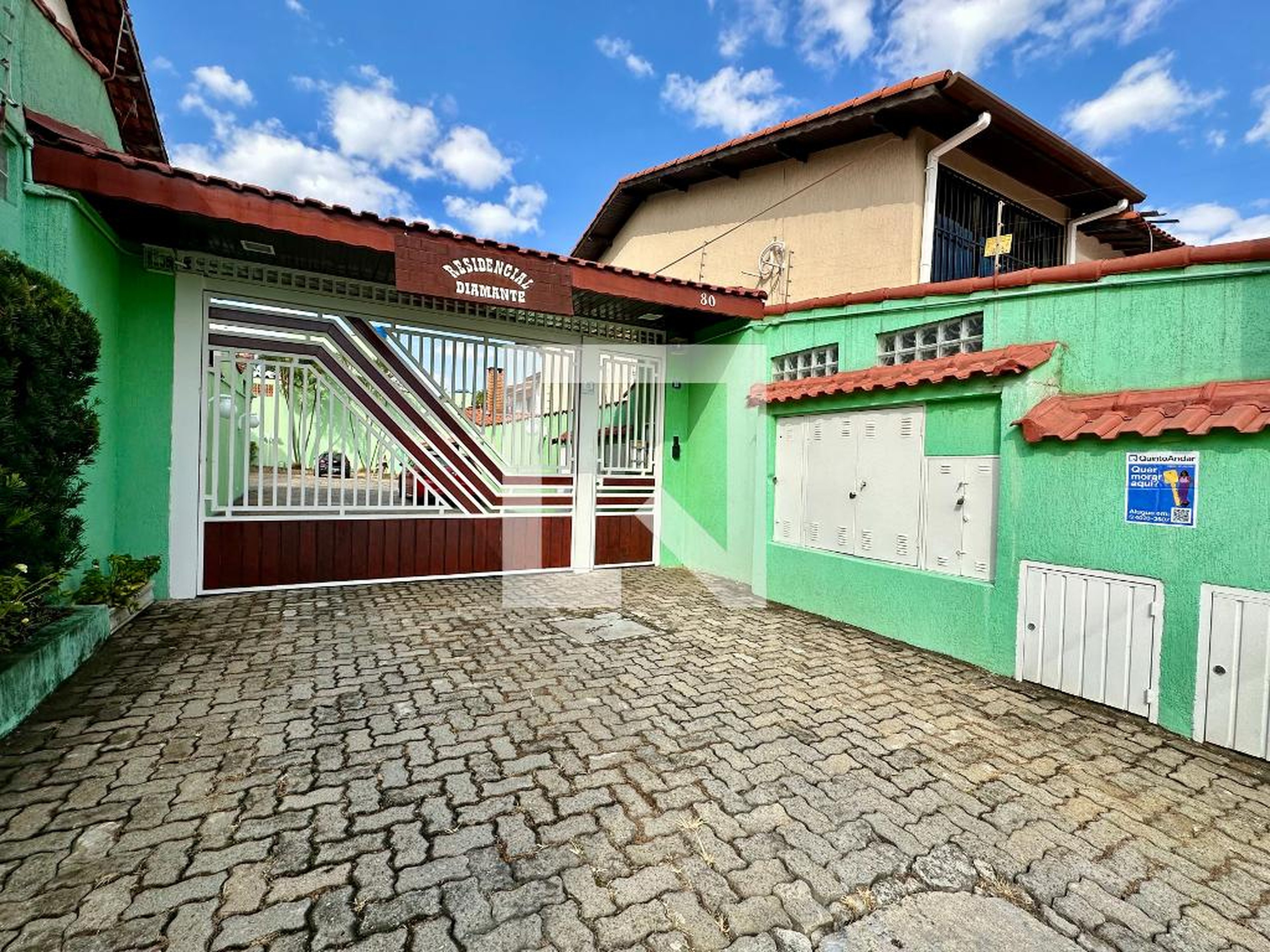 Fachada Condomínio em Rua Tijucas do Sul, 80
