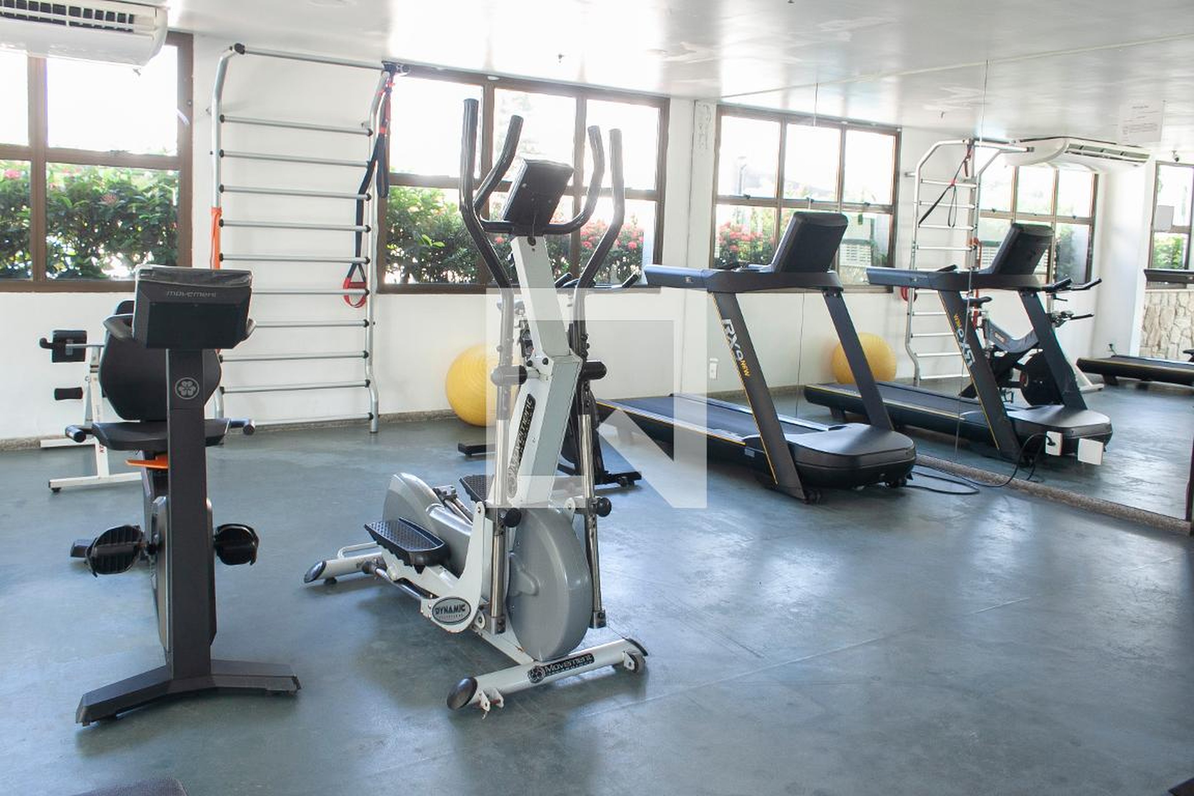 Academia - Barra Royal Plaza