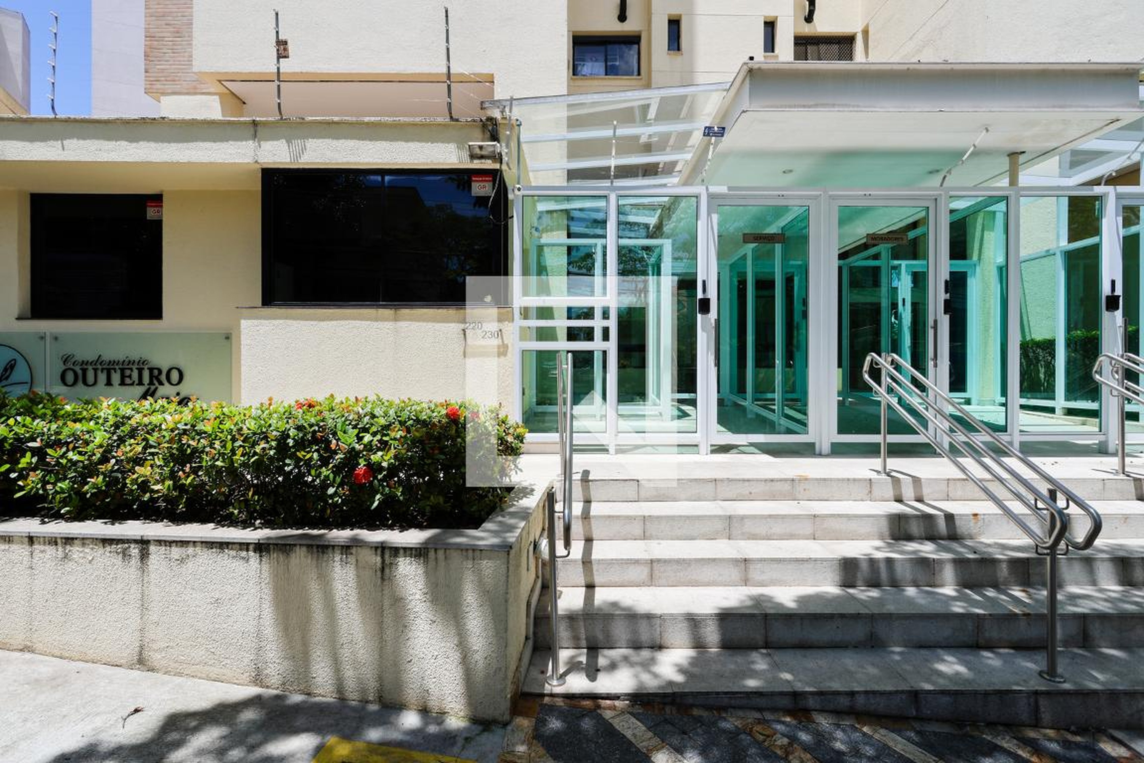 Fachada do condomínio Edifício Outeiro Maia