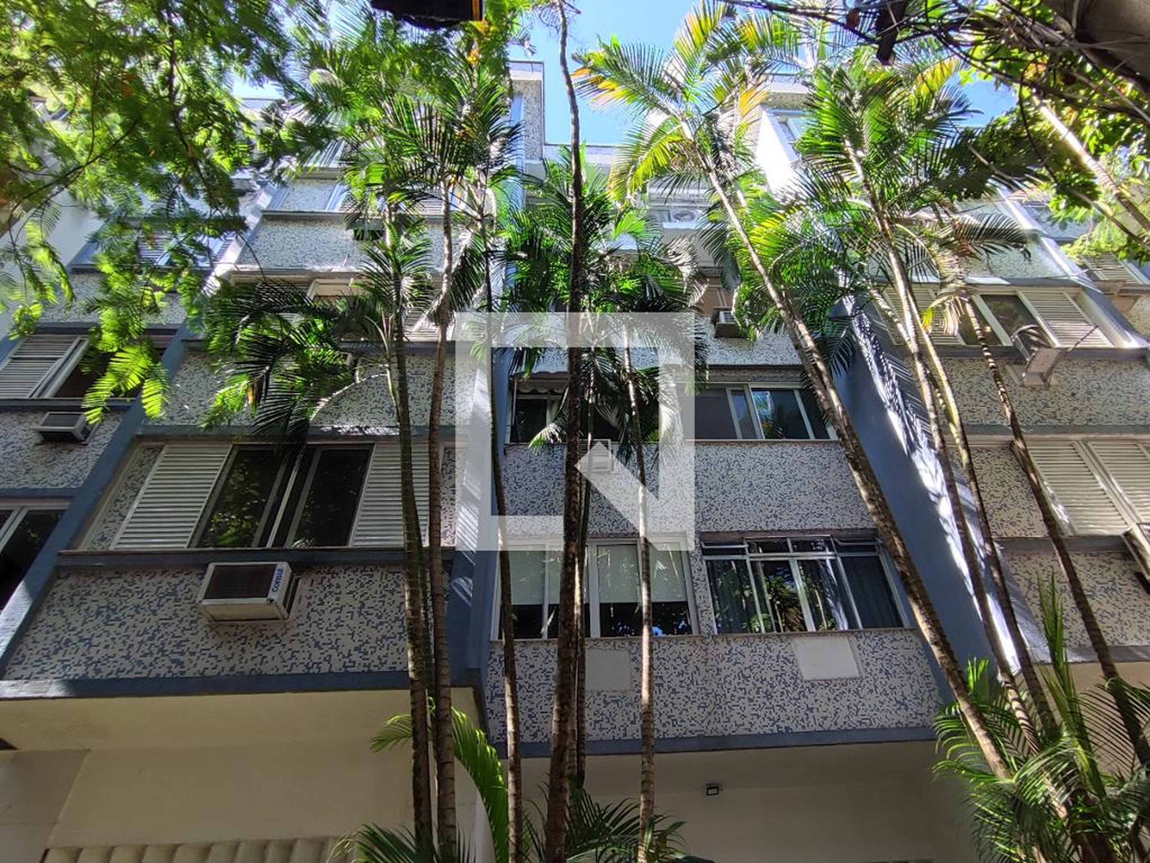 Fachada Condomínio em Rua Carlos Góis, 460