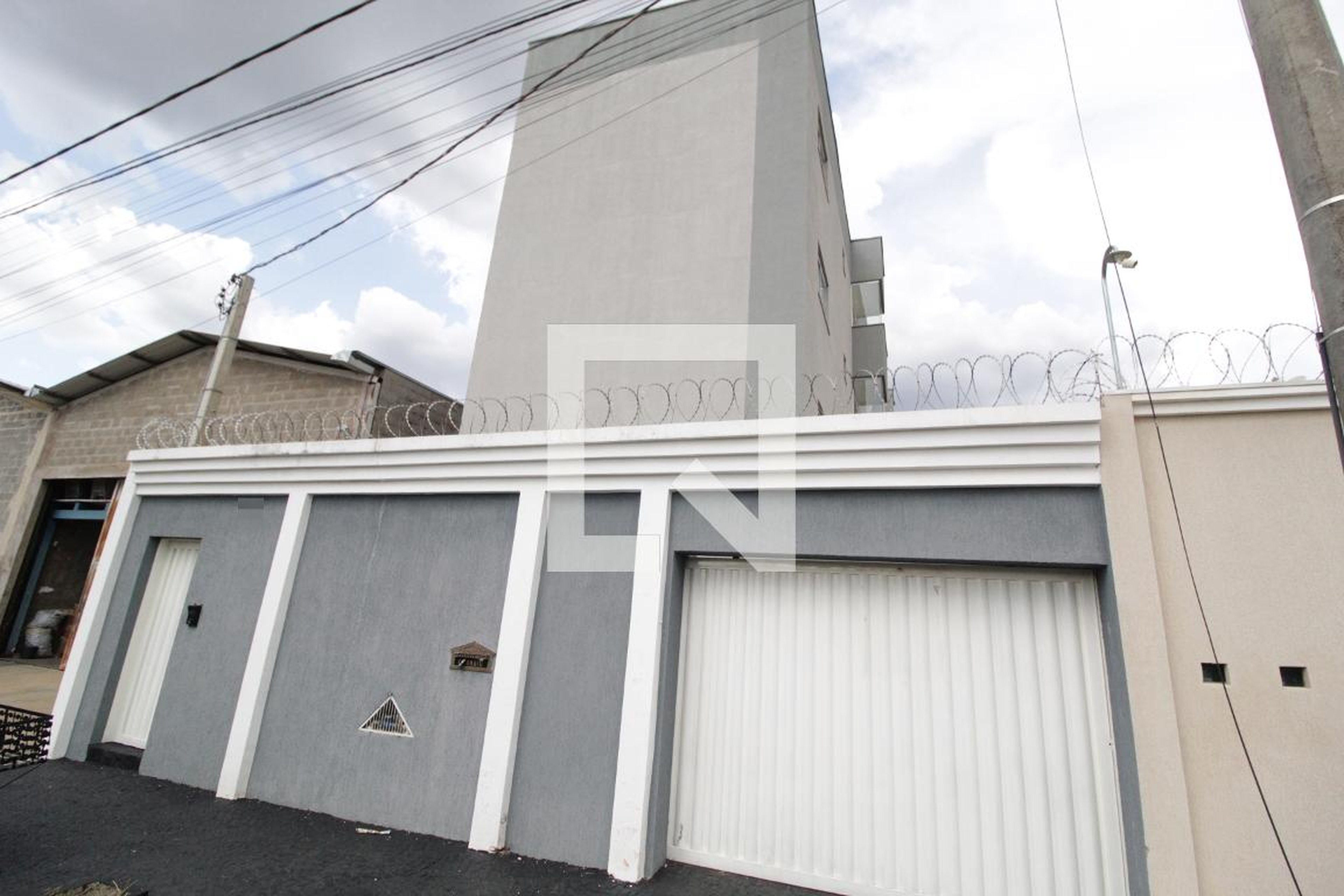 Fachada Condomínio em Rua Milton Borges dos Santos, 181