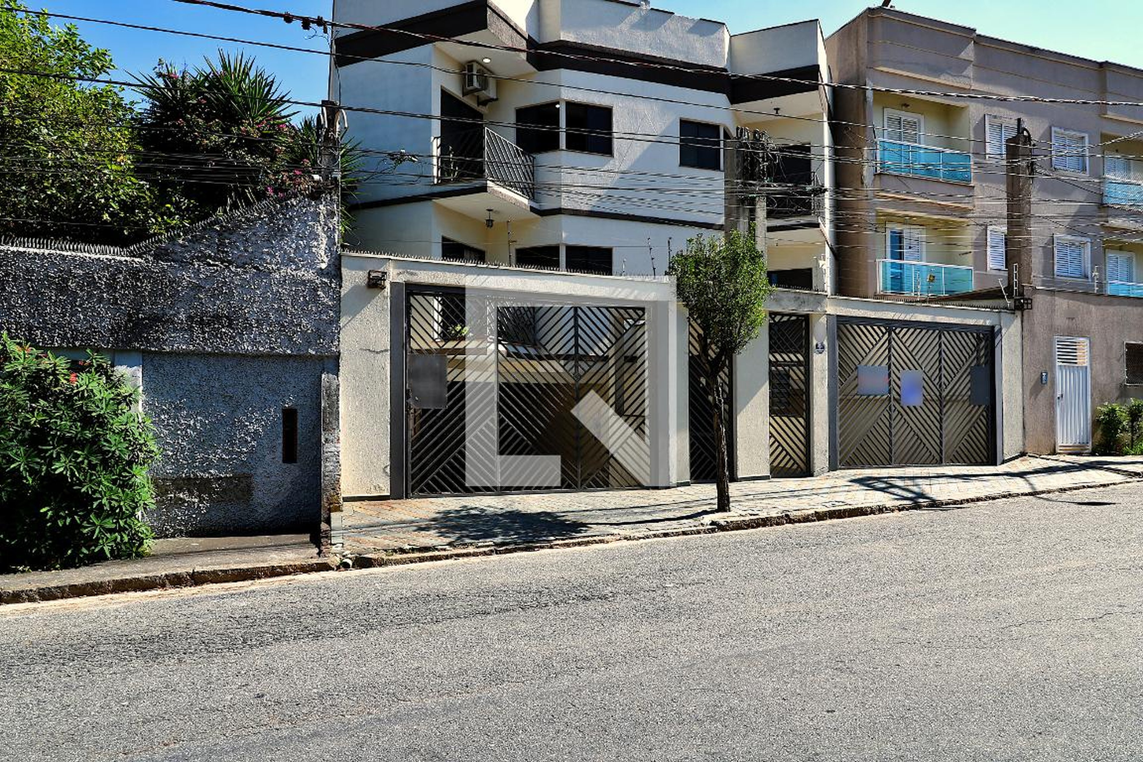 Fachada Condomínio em Rua Mena Barreto, 289