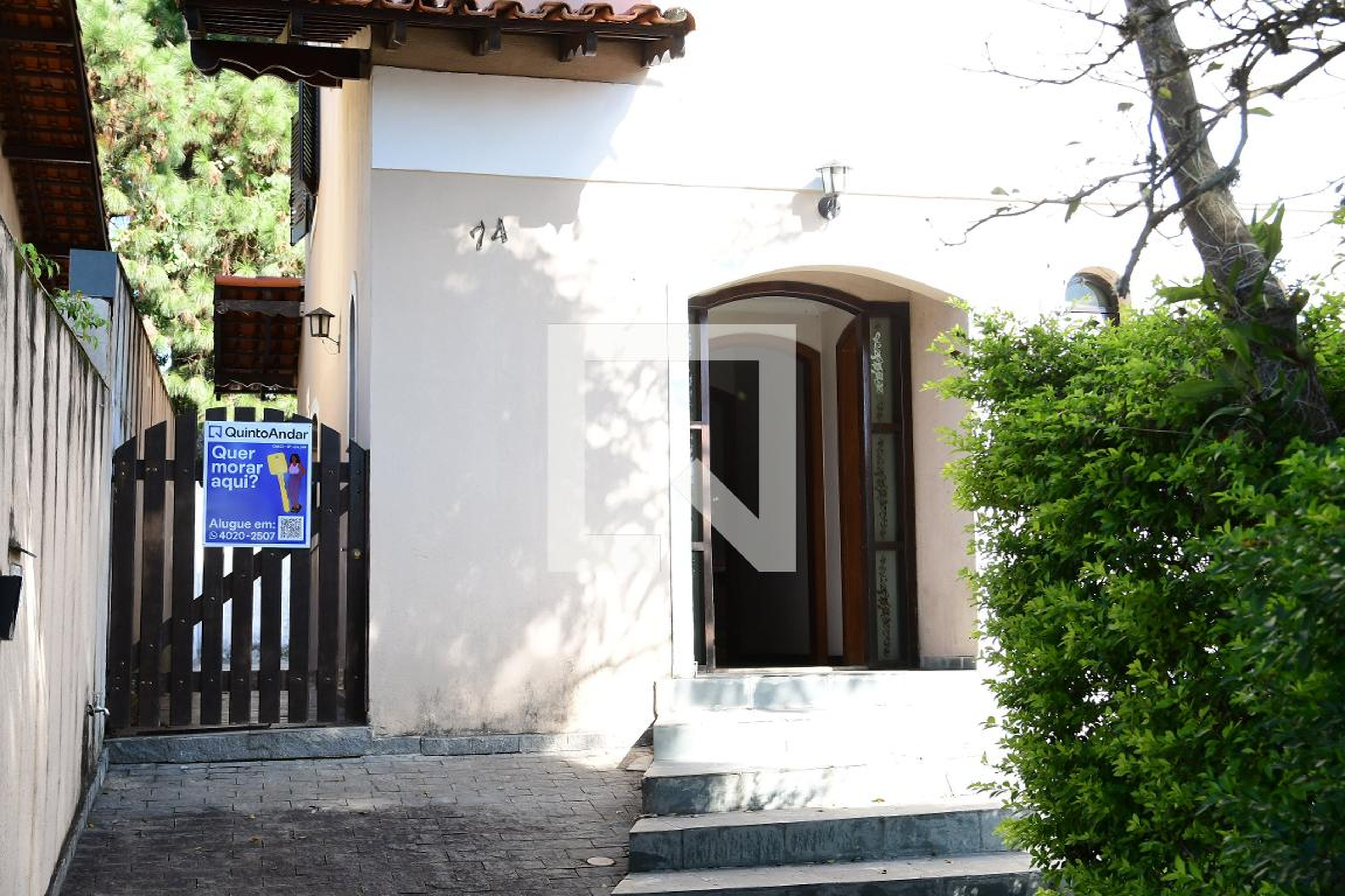 Fachada Condomínio em Rua Gerona, 74