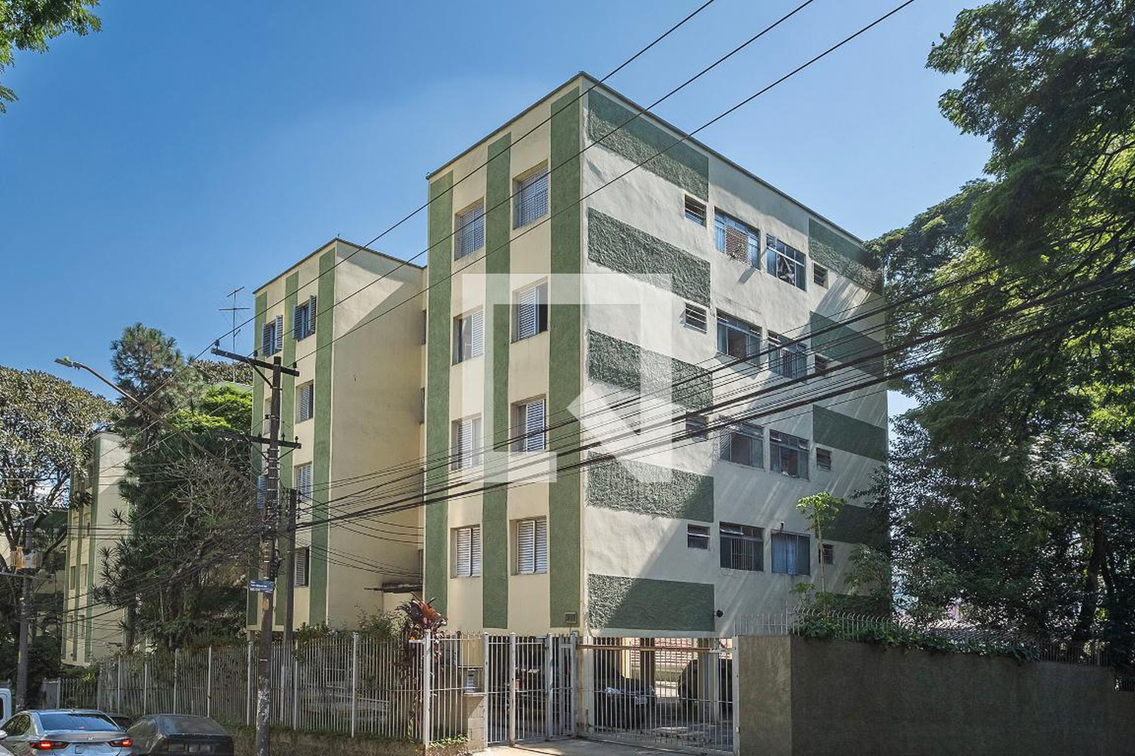 Fachada Condomínio em Rua João Miguel Jarra, 252