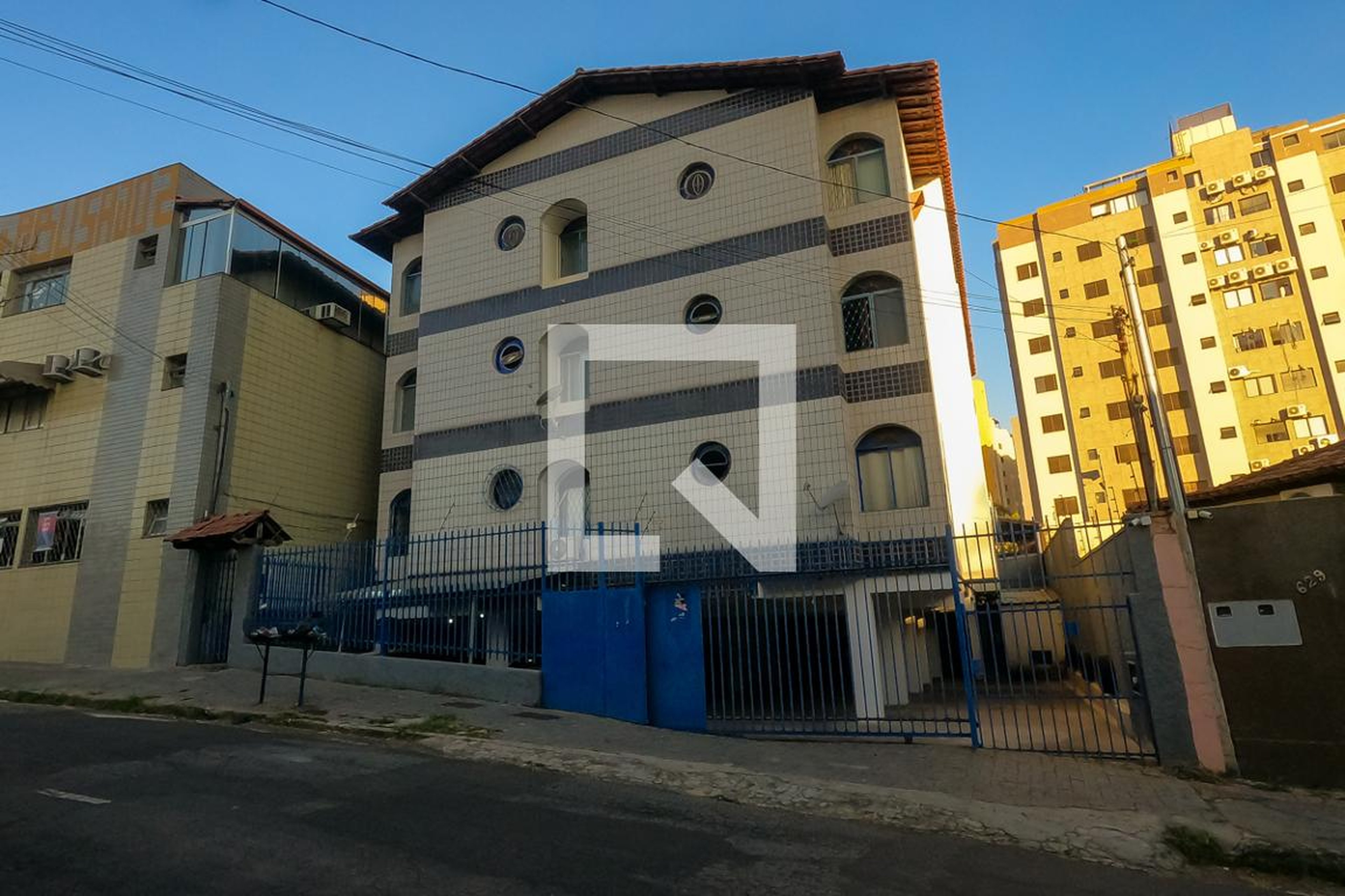 Fachada Condomínio em Rua Felipe dos Santos, 605