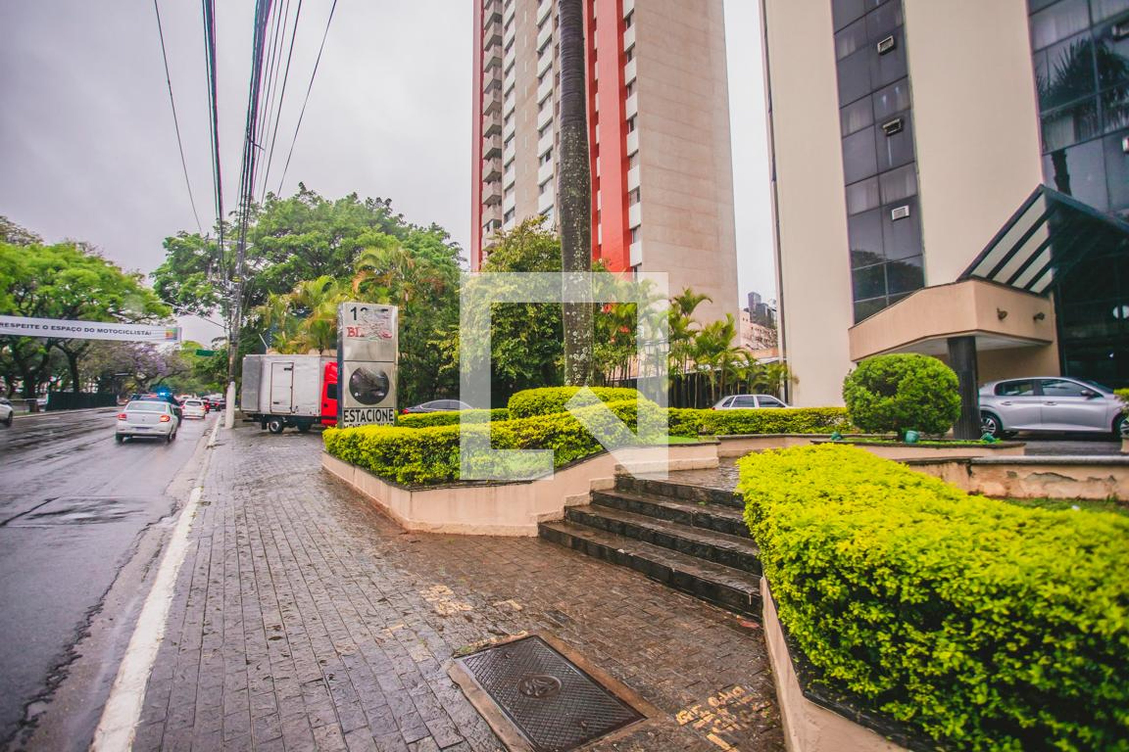 Fachada Condomínio em Rua Sena Madureira, 1121