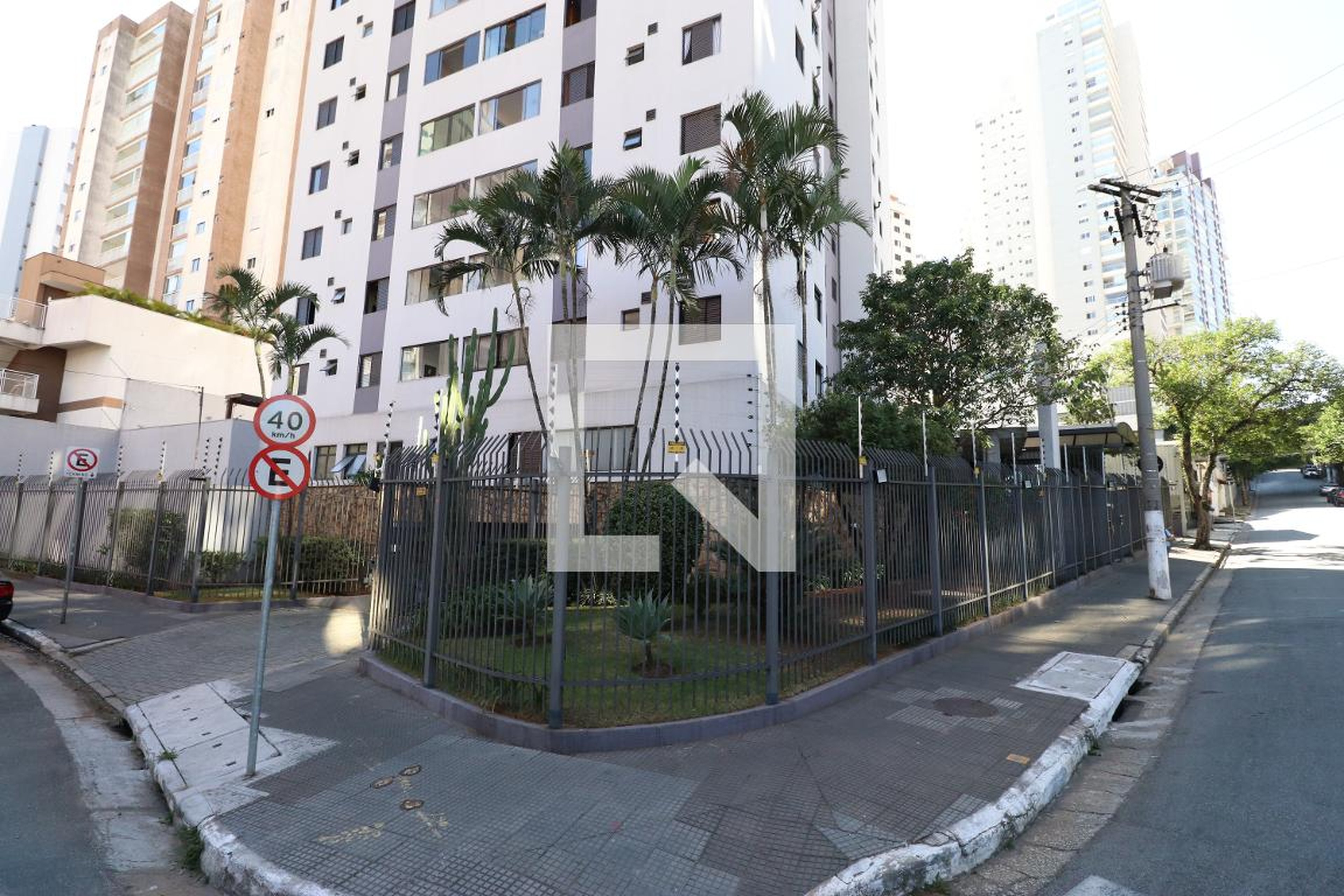 Fachada Condomínio em Rua Mário Whately, 112