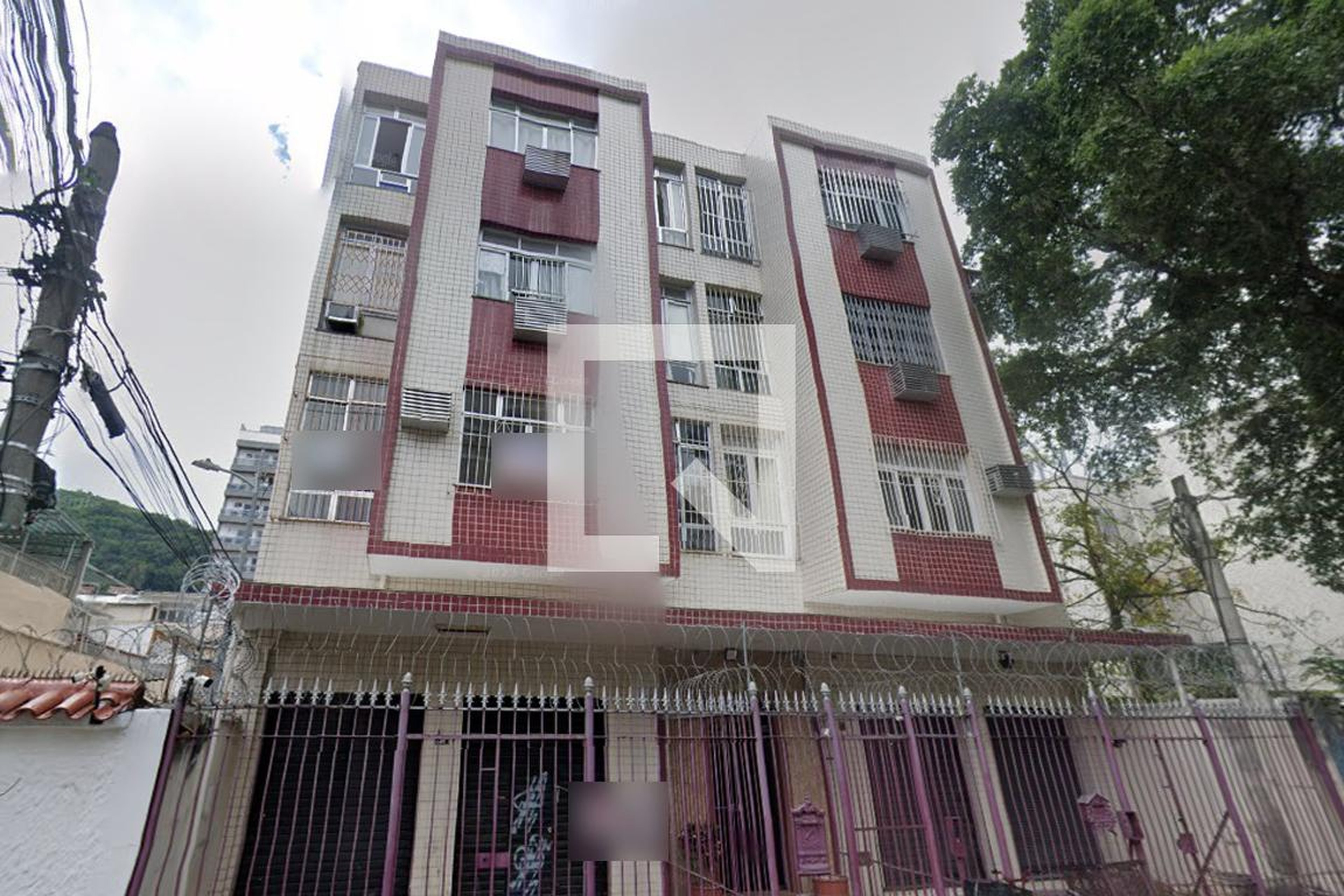 Fachada Condomínio em Rua Torres Homem, 452