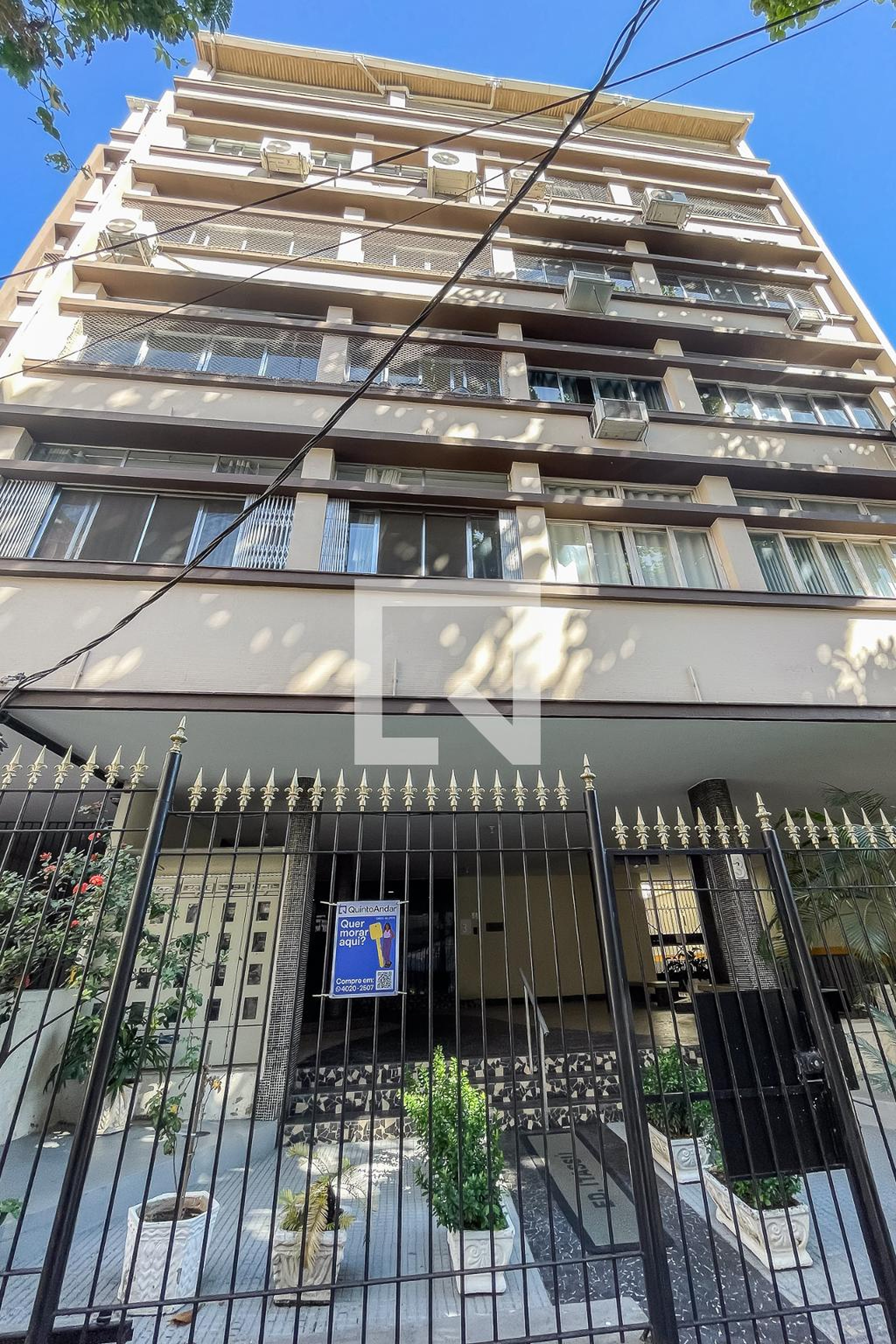 Fachada Condomínio em Rua Professor Gabizo, 3