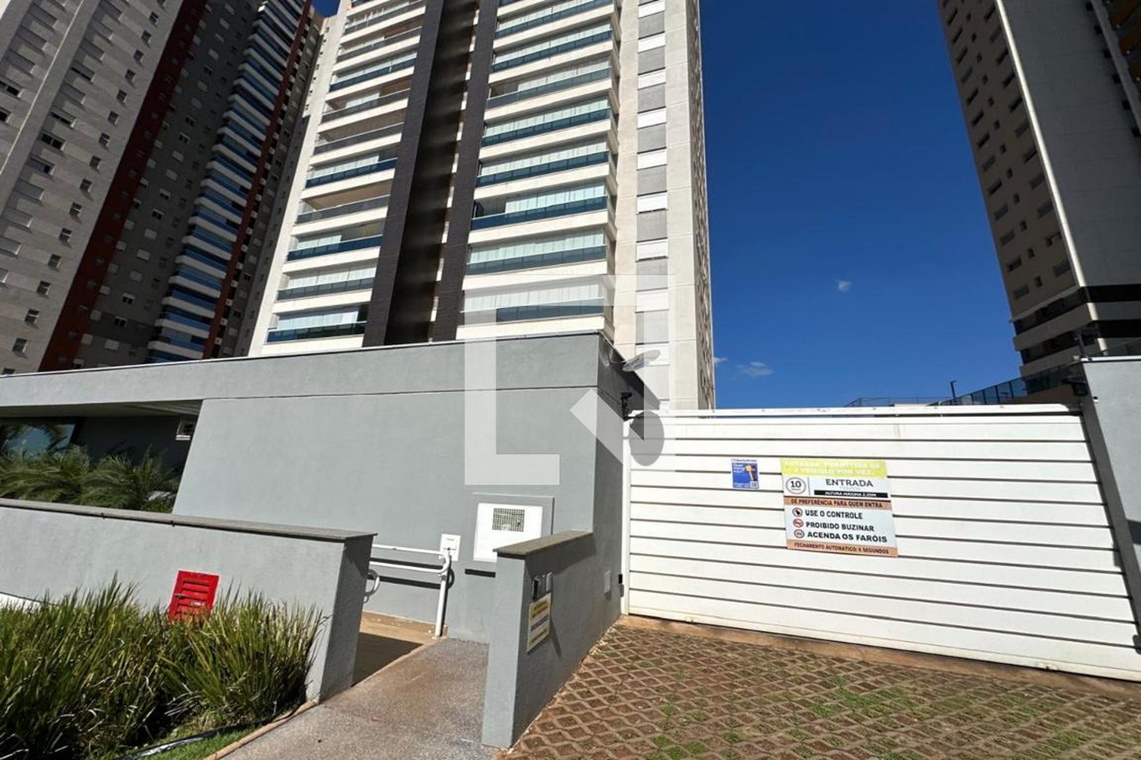 Fachada Condomínio em Rua Cezário Gonçalves, 151