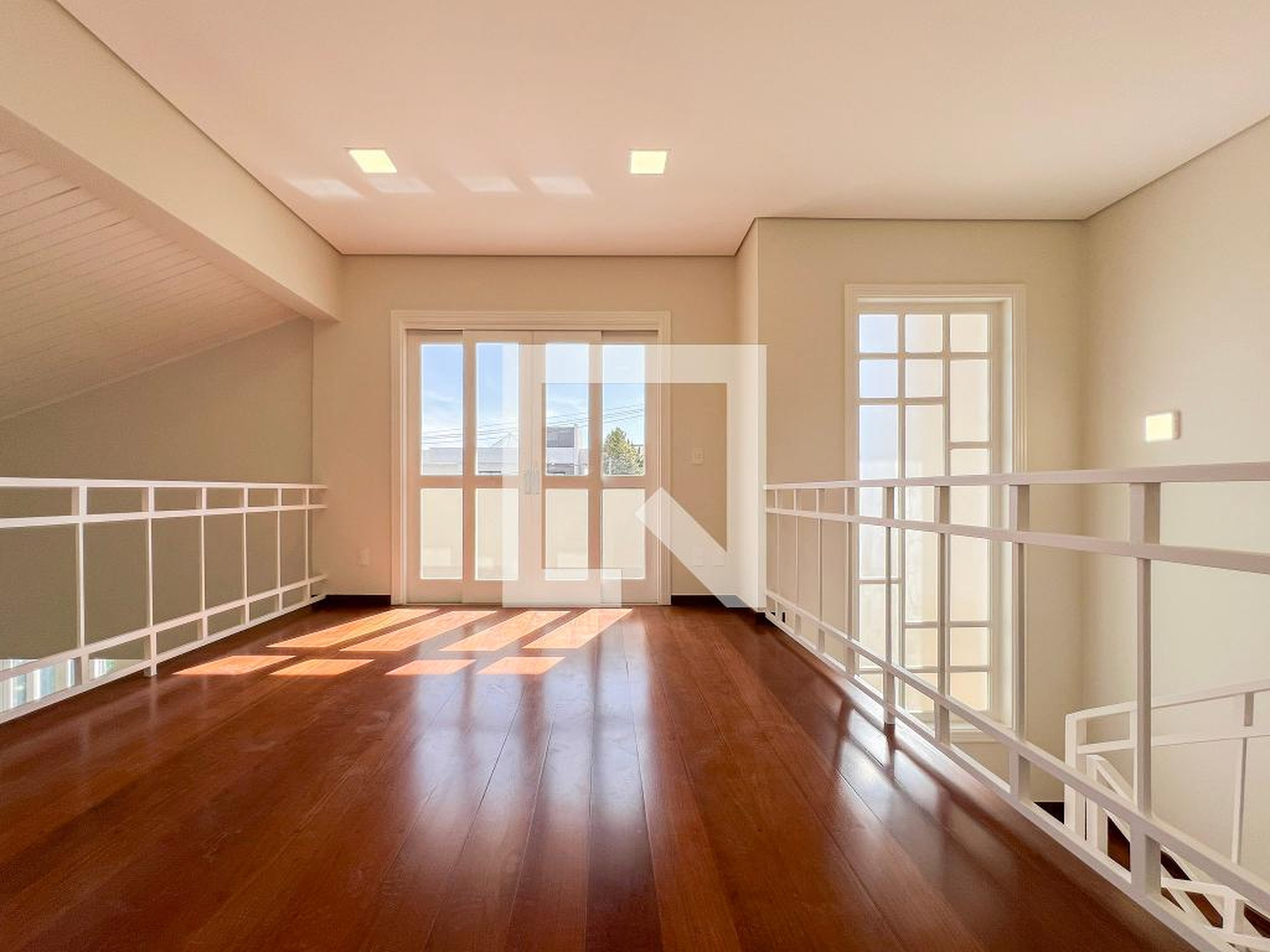 Hall de Entrada Condomínio em Rua Isabel de Abreu Pinheiro, 97